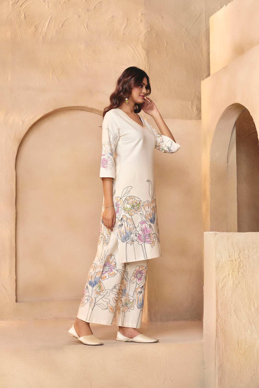 Floral Embroidered Straight Pure Cotton Kurta & Trousers Sets