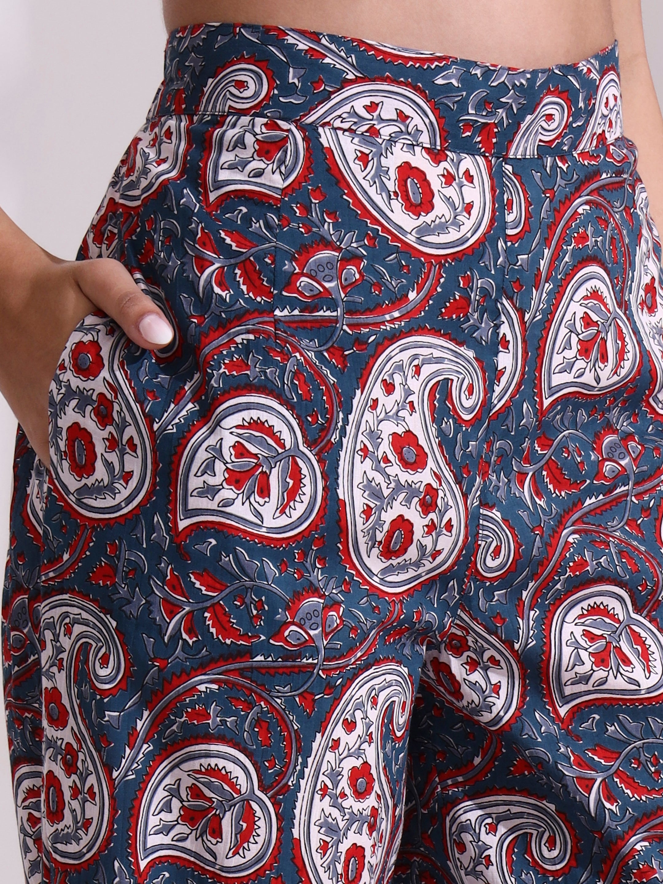 Floral Printed Straight Pure Cotton Kurta & Trousers Sets