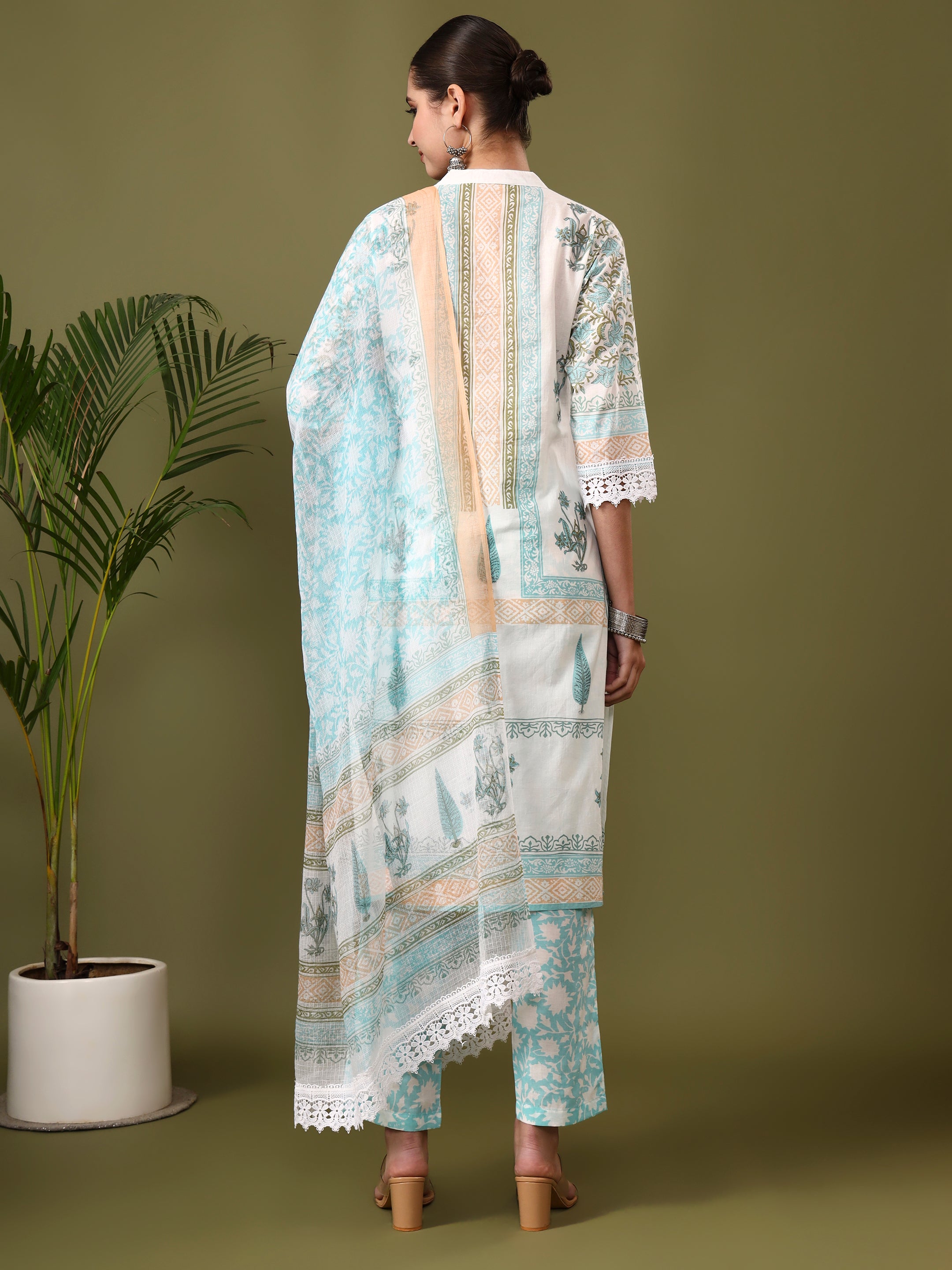 Floral Printed Straight Pure Cotton Kurta & Trousers Sets