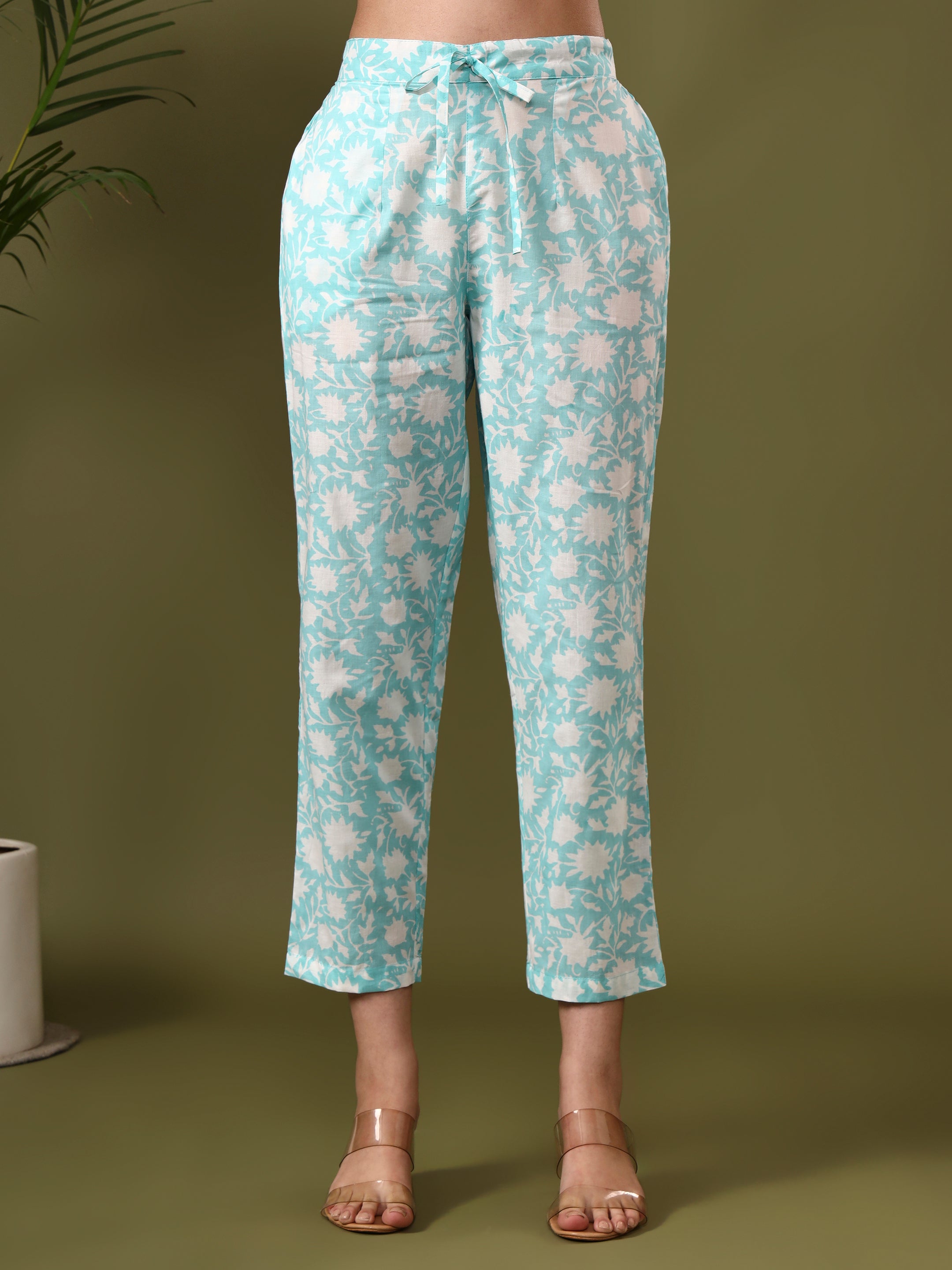 Floral Printed Straight Pure Cotton Kurta & Trousers Sets