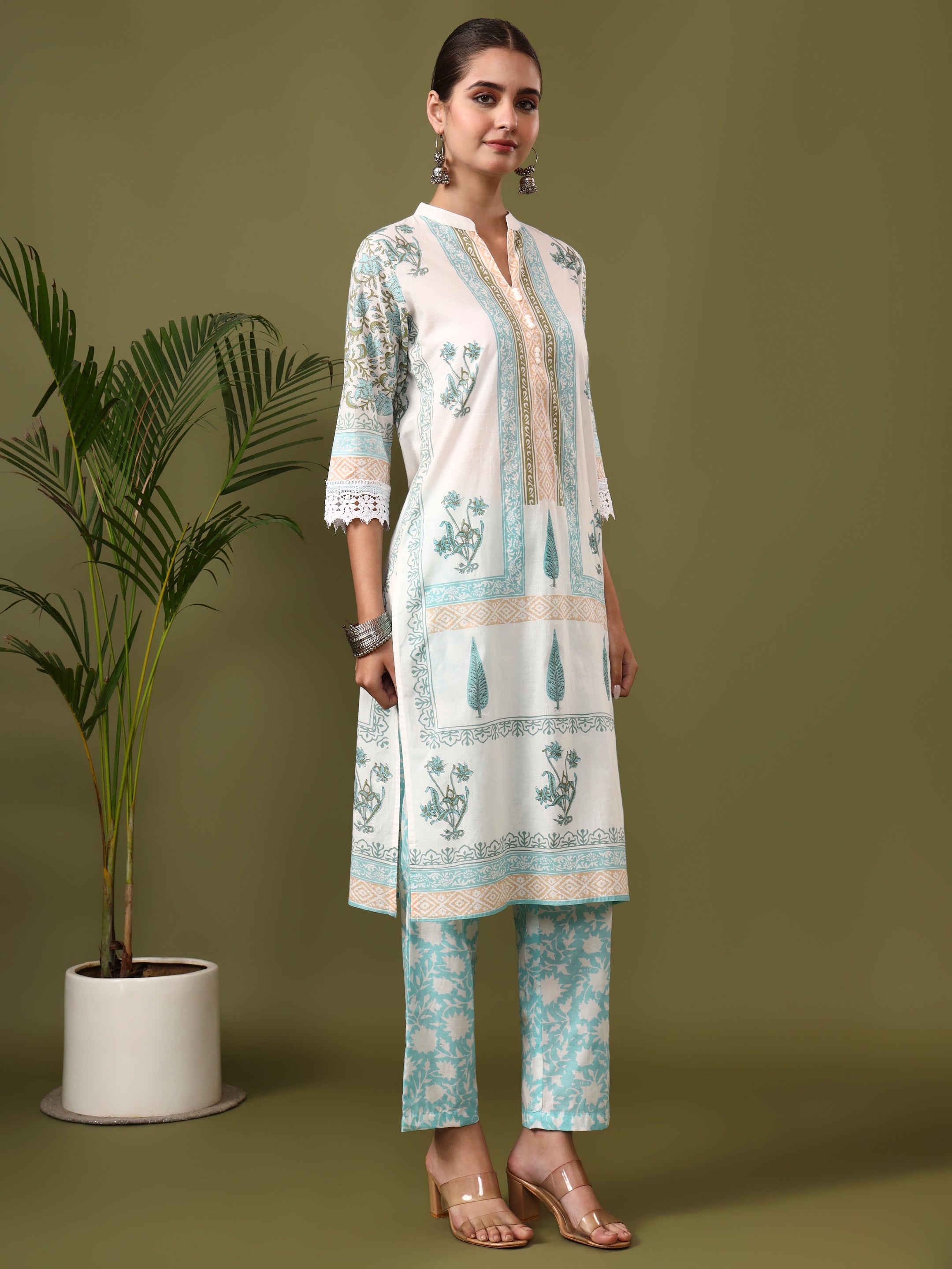 Floral Printed Straight Pure Cotton Kurta & Trousers Sets