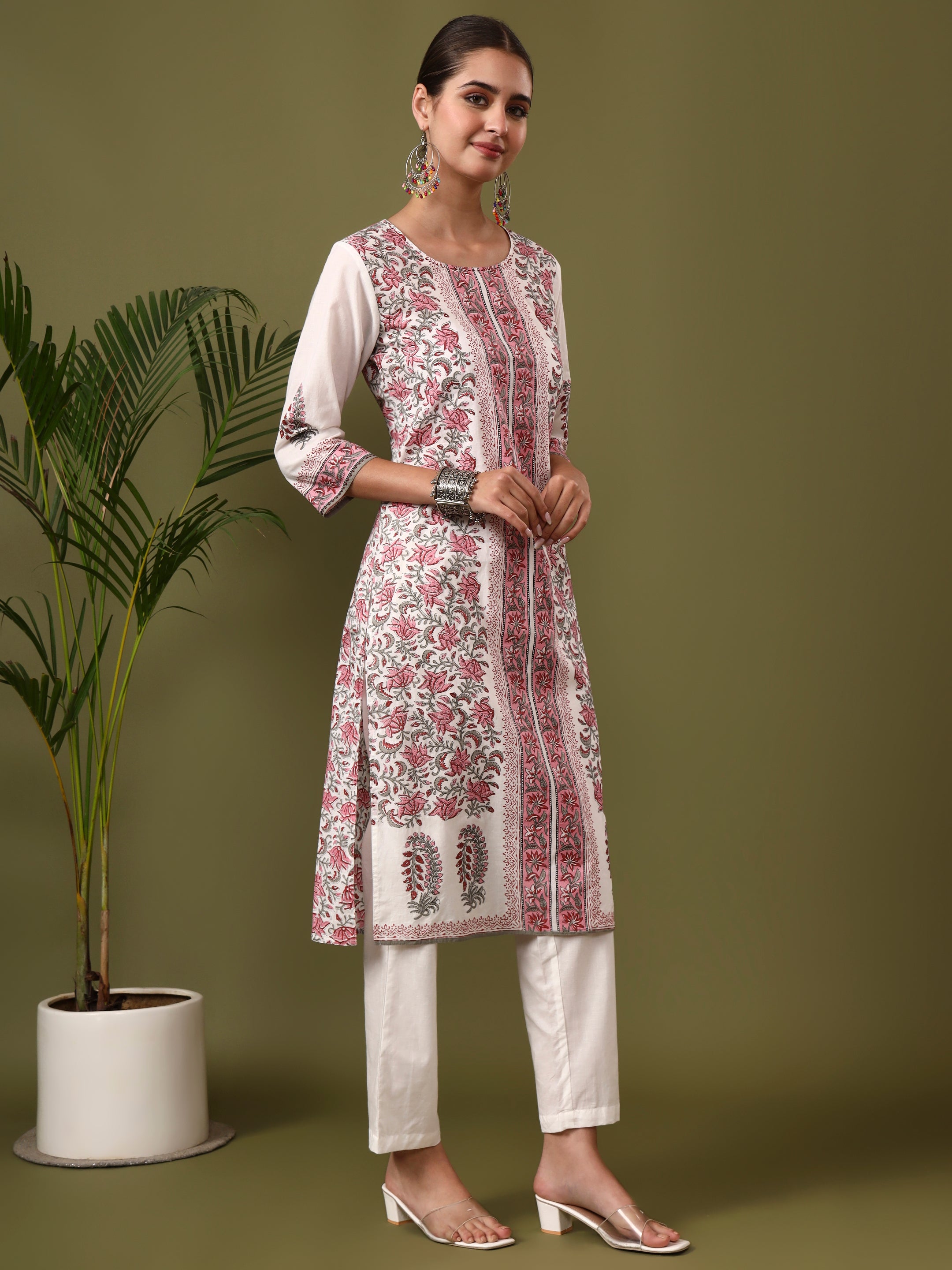 Floral Printed Straight Pure Cotton Kurta & Trousers Sets