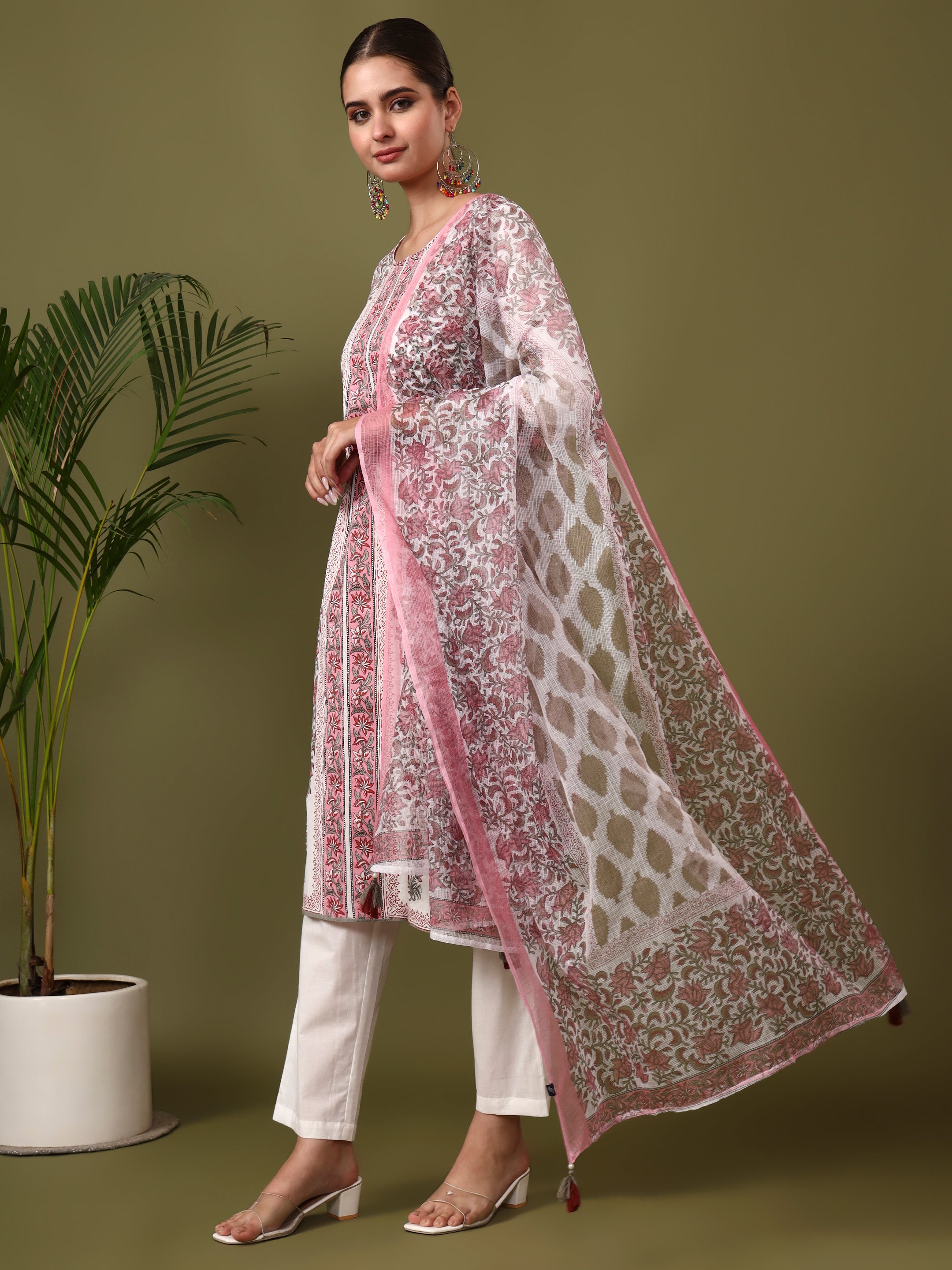 Floral Printed Straight Pure Cotton Kurta & Trousers Sets
