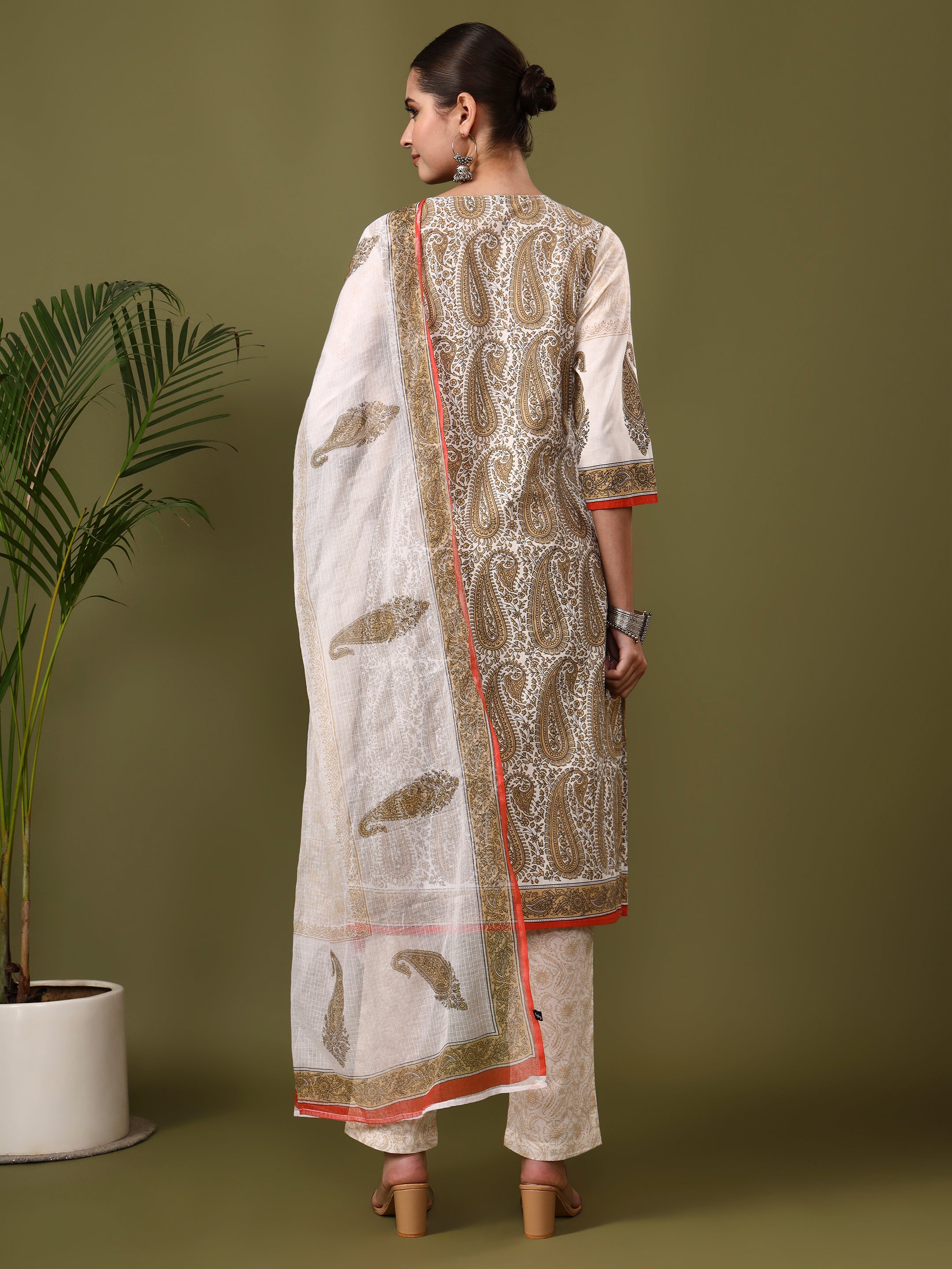 Floral Printed Straight Pure Cotton Kurta & Trousers Sets