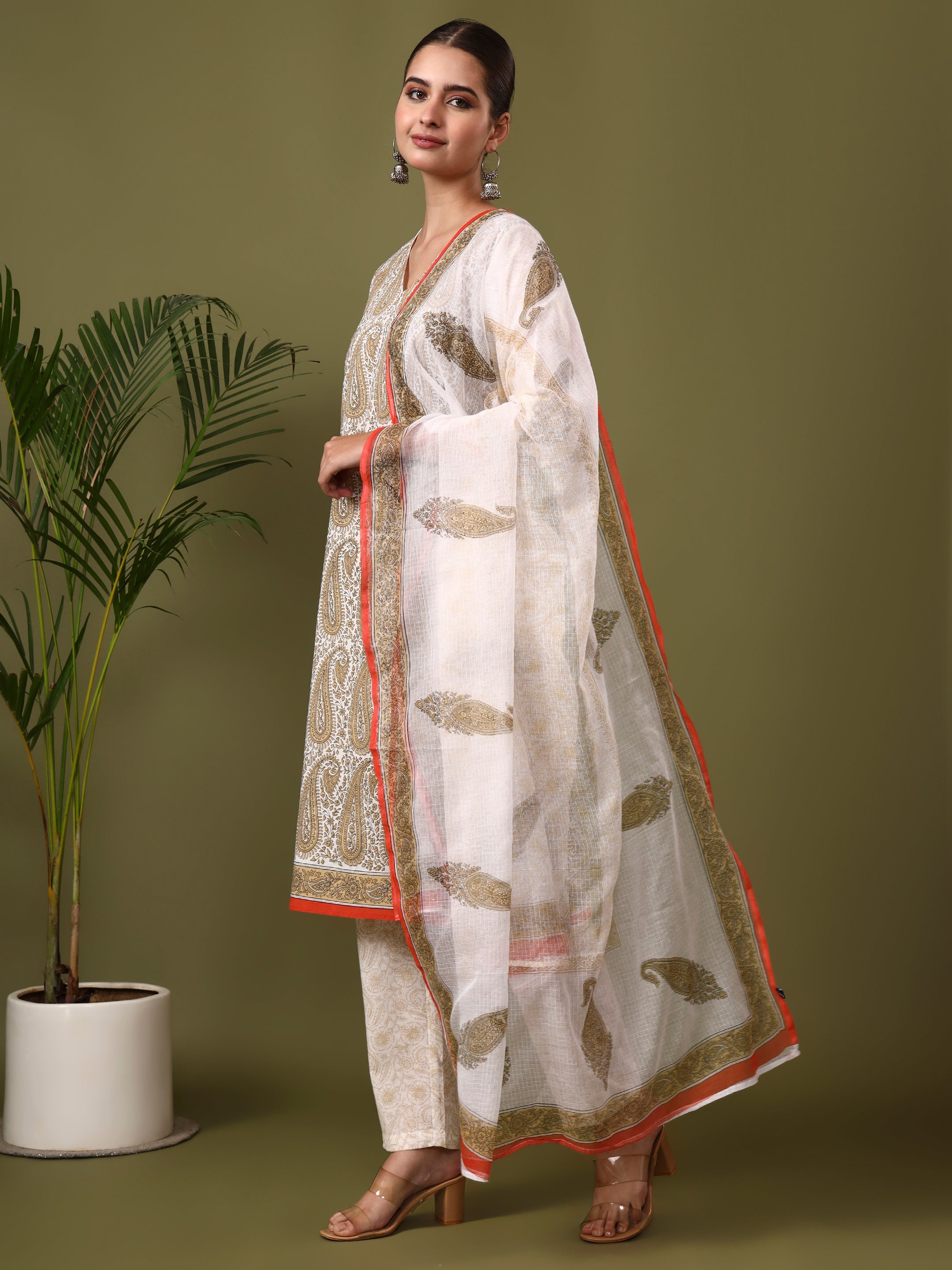 Floral Printed Straight Pure Cotton Kurta & Trousers Sets