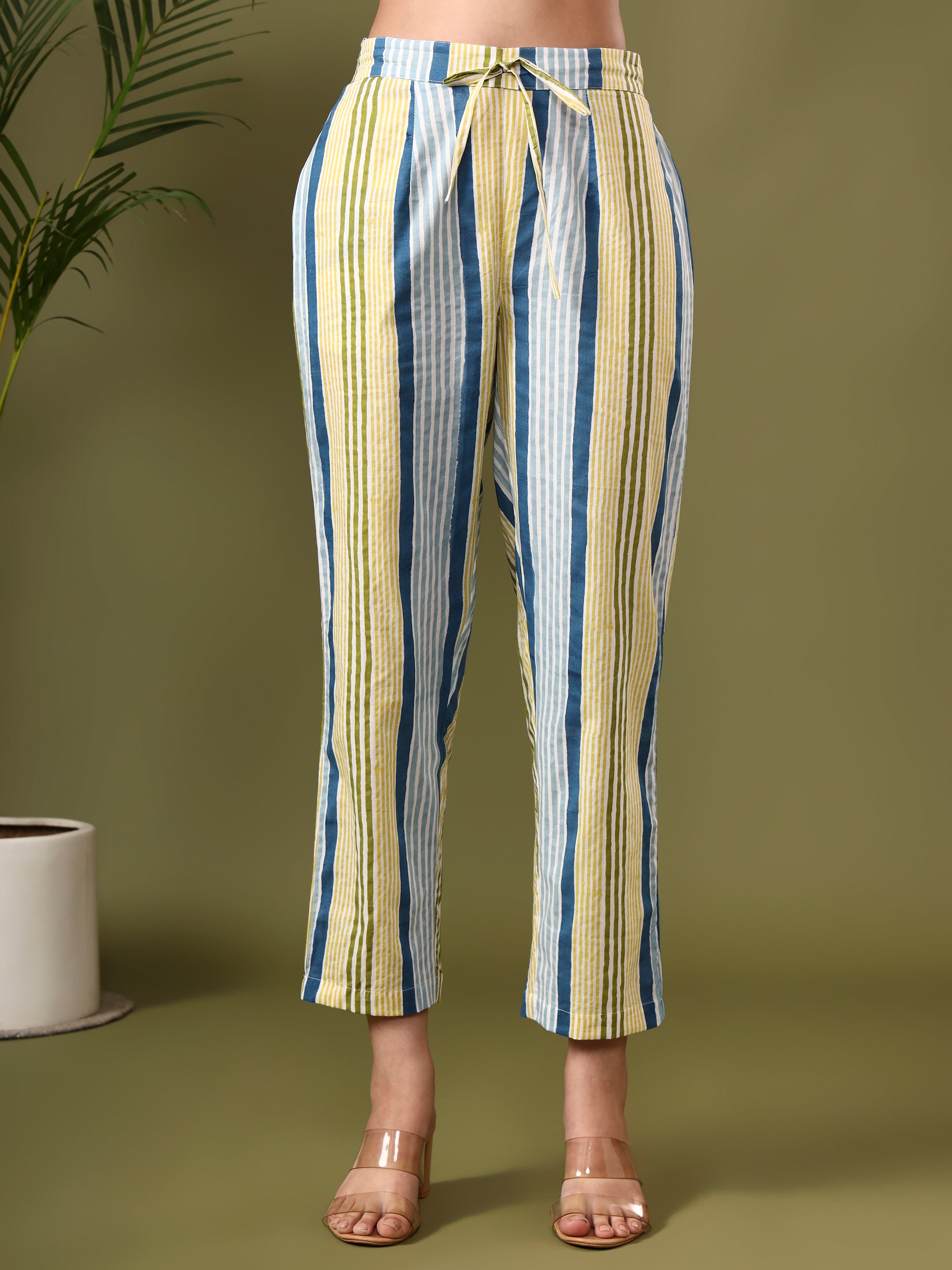 Floral Embroidered Straight Pure Cotton Kurta & Trousers Sets