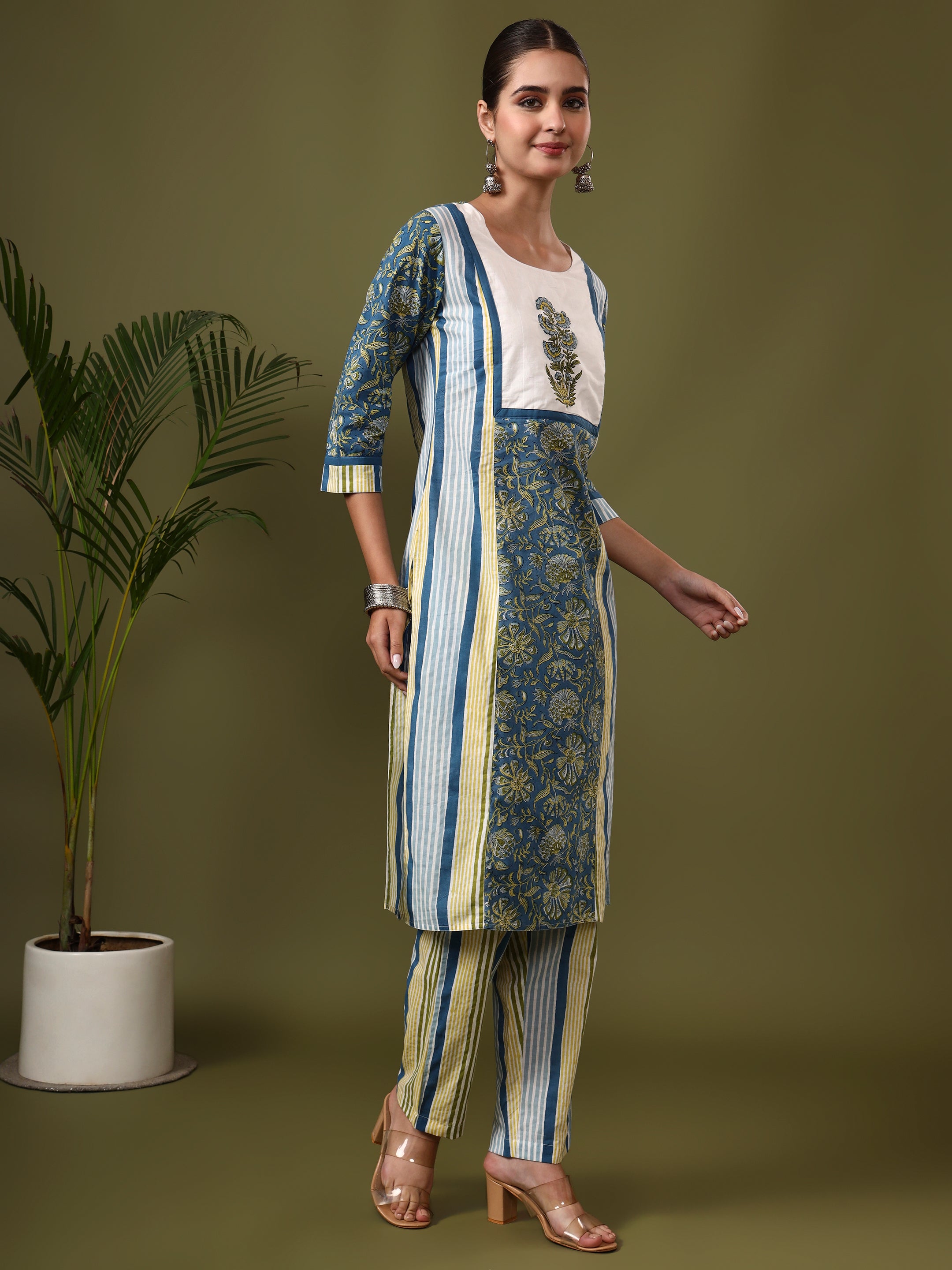 Floral Embroidered Straight Pure Cotton Kurta & Trousers Sets