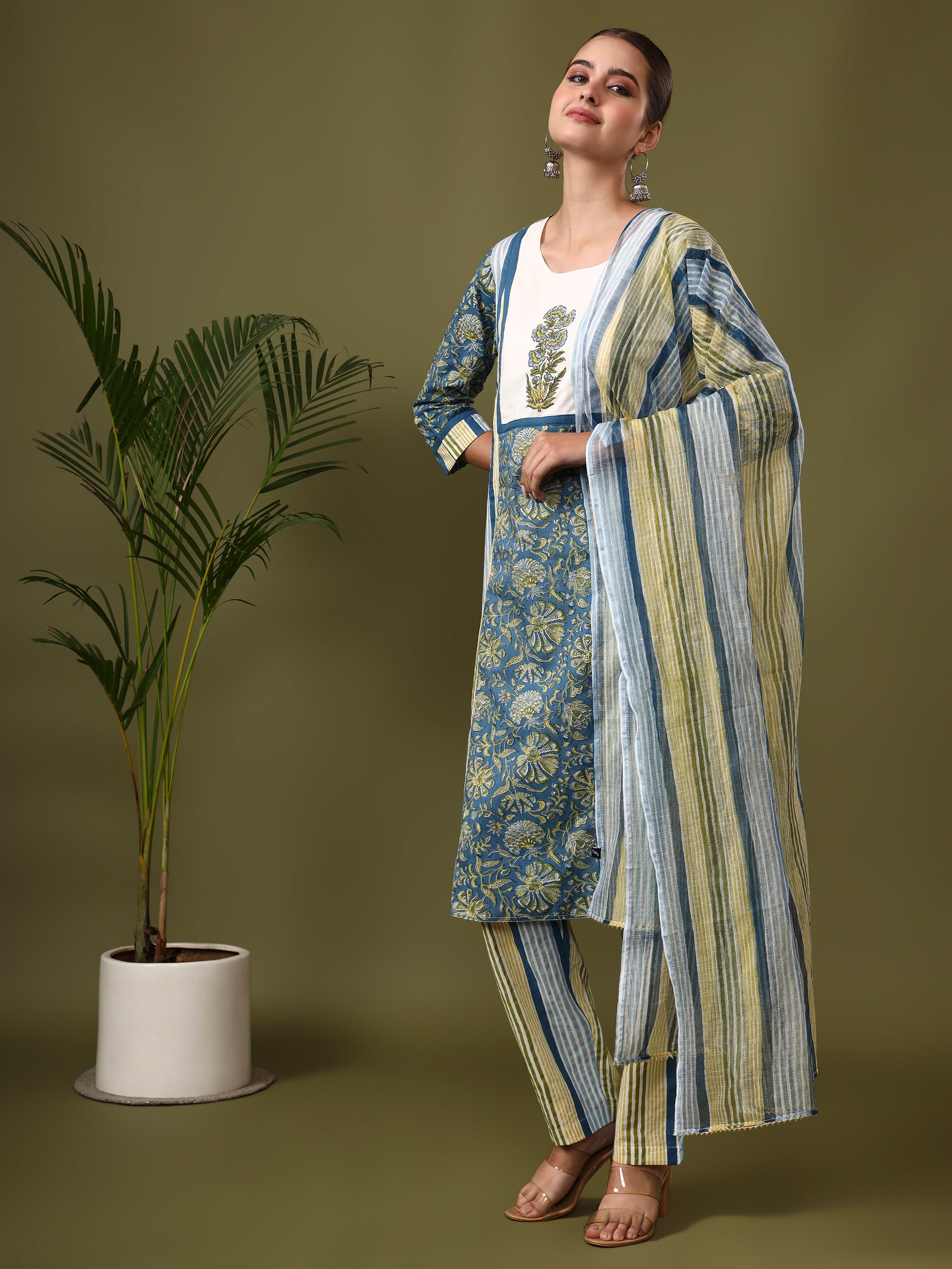 Floral Embroidered Straight Pure Cotton Kurta & Trousers Sets