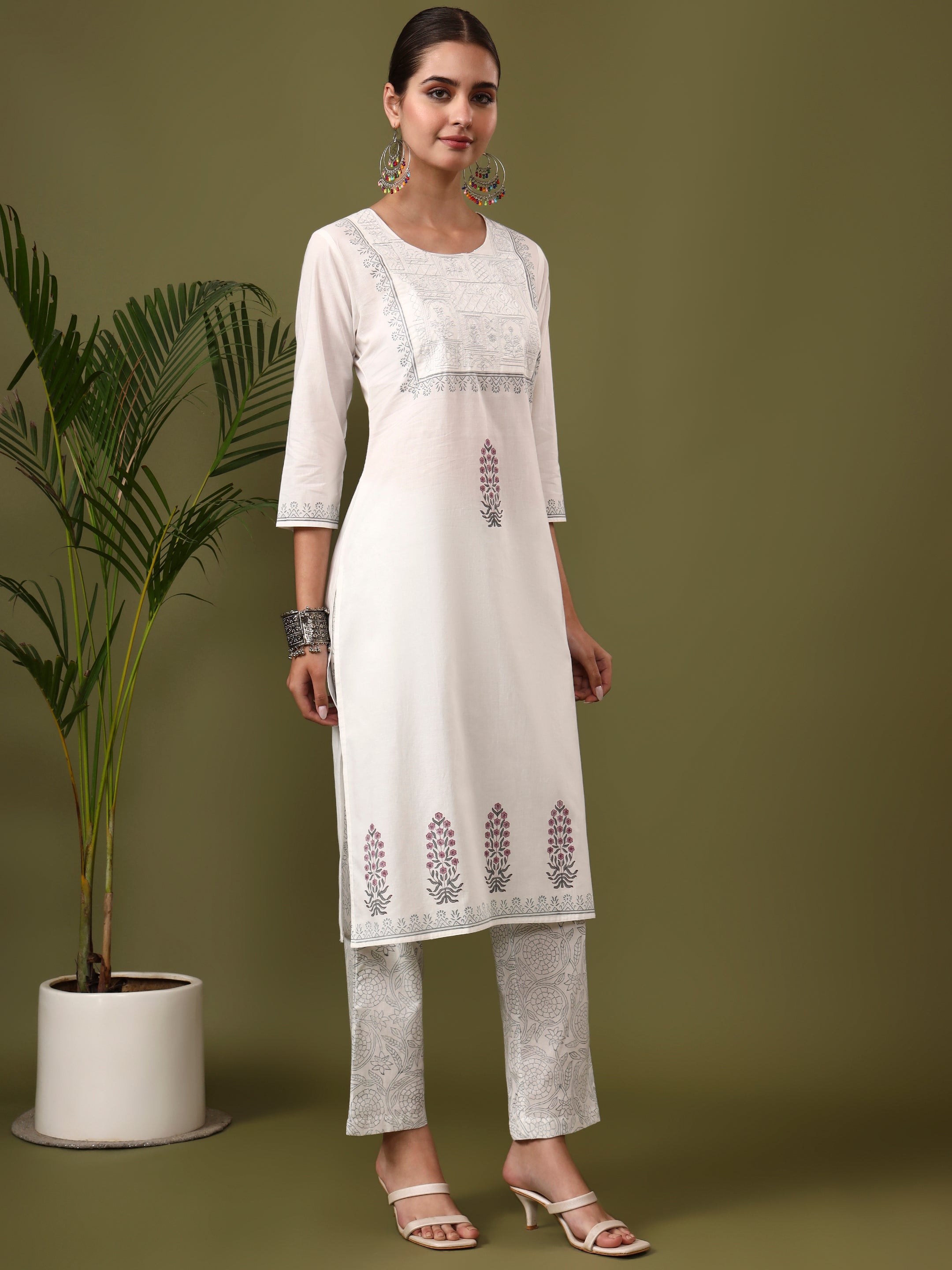 Floral Embroidered Straight Pure Cotton Kurta & Trousers Sets