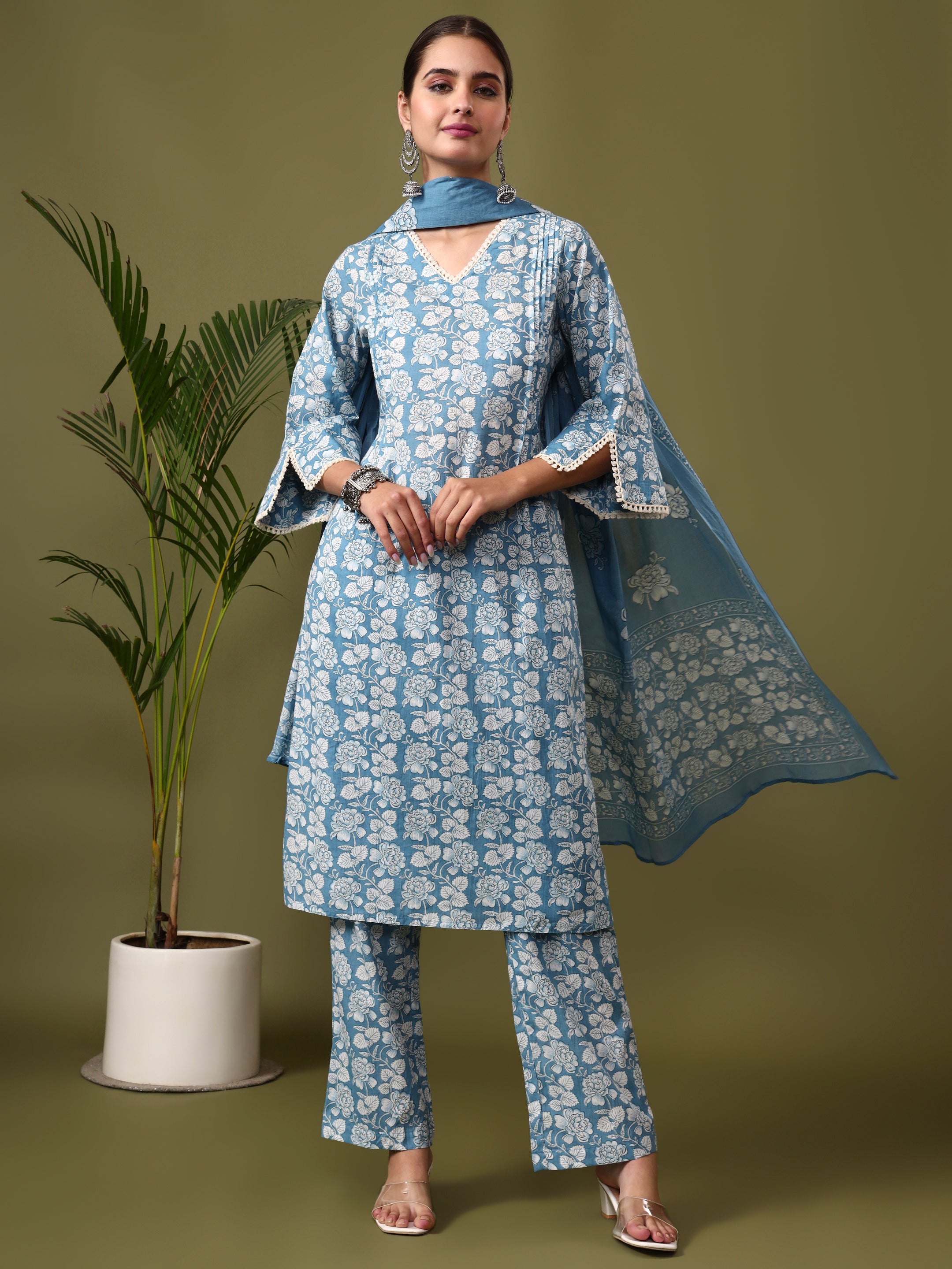 Floral Embroidered Straight Pure Cotton Kurta & Trousers Sets
