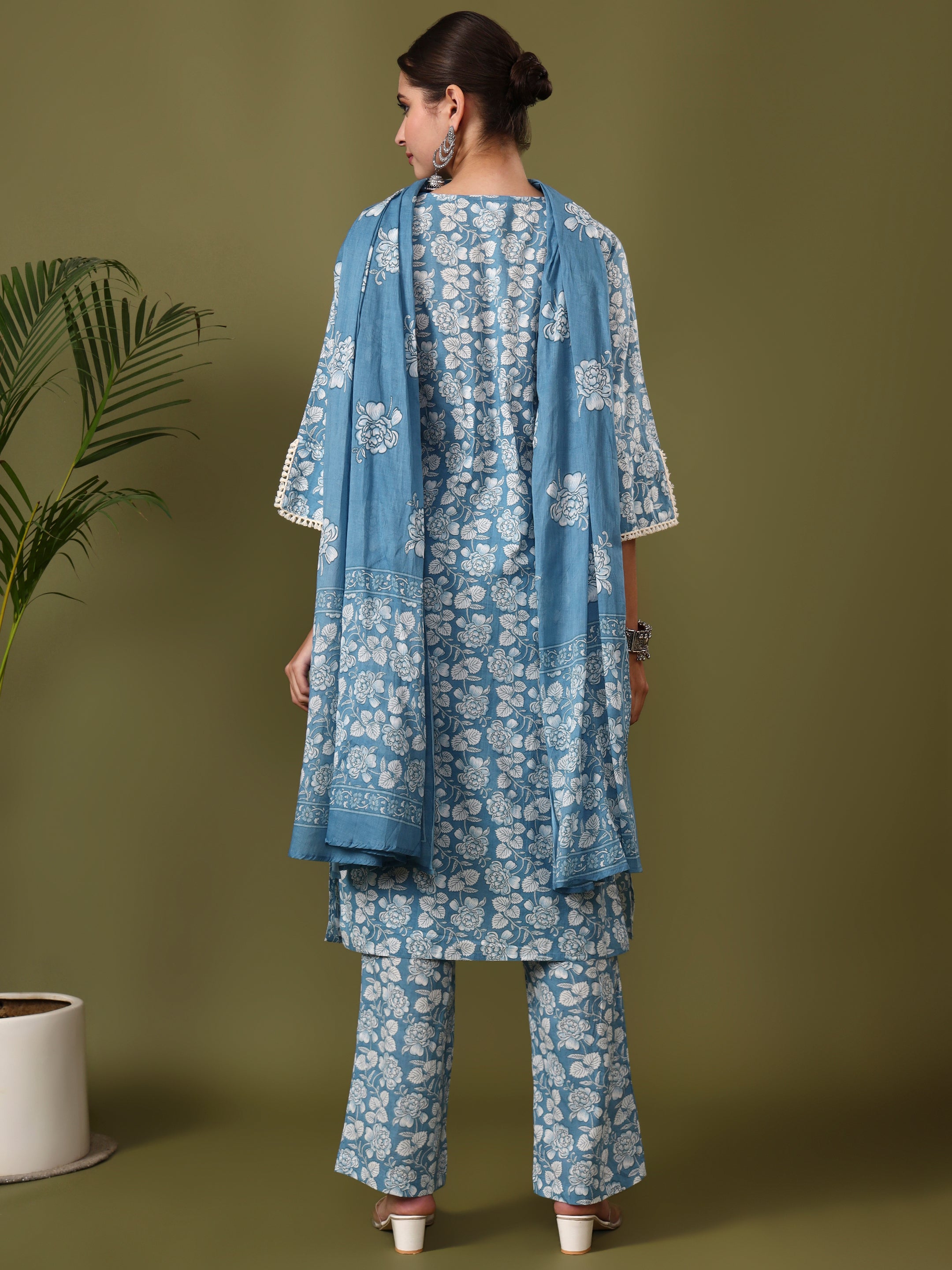 Floral Embroidered Straight Pure Cotton Kurta & Trousers Sets