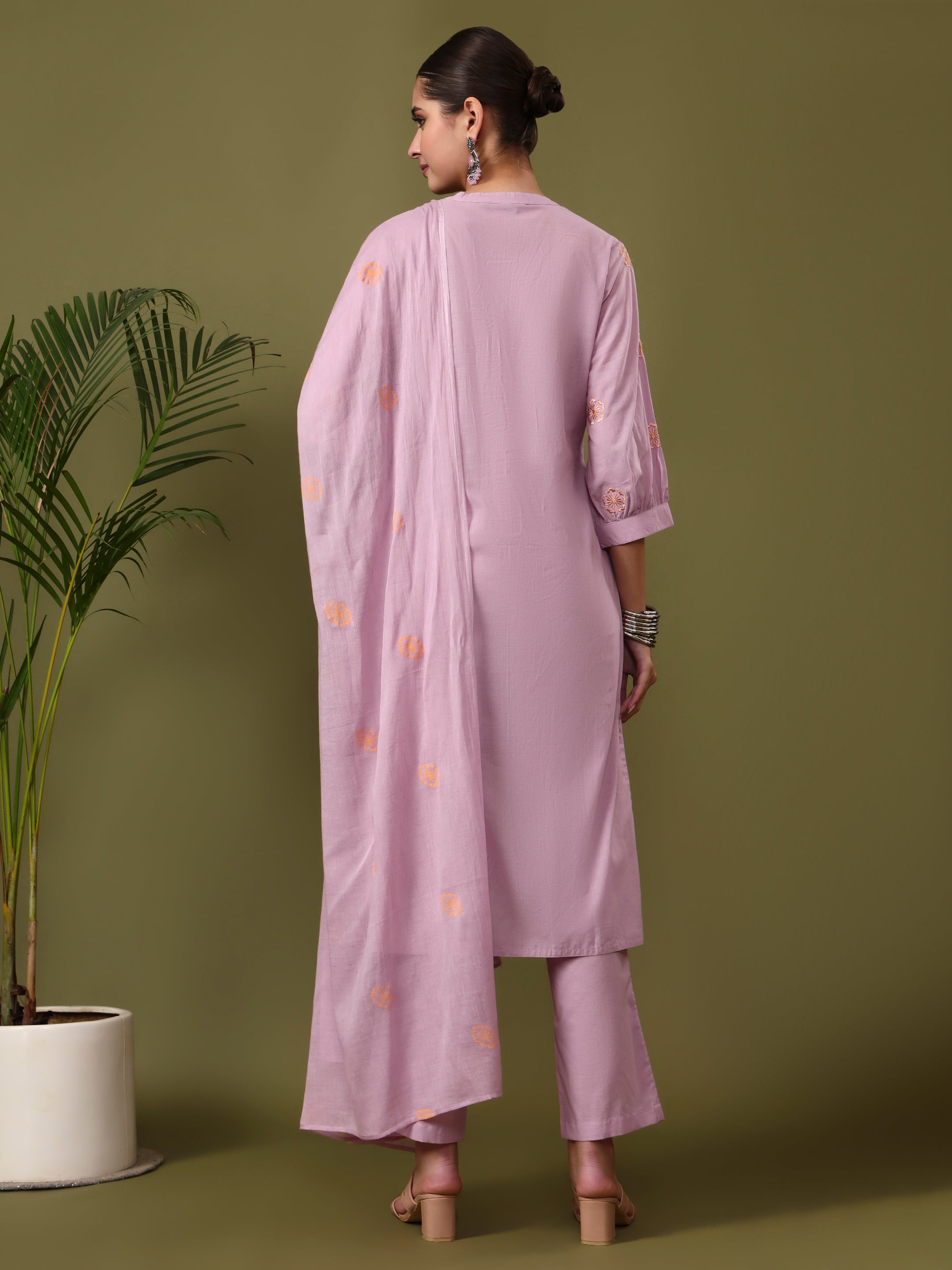 Floral Embroidered Straight Pure Cotton Kurta & Trousers Sets