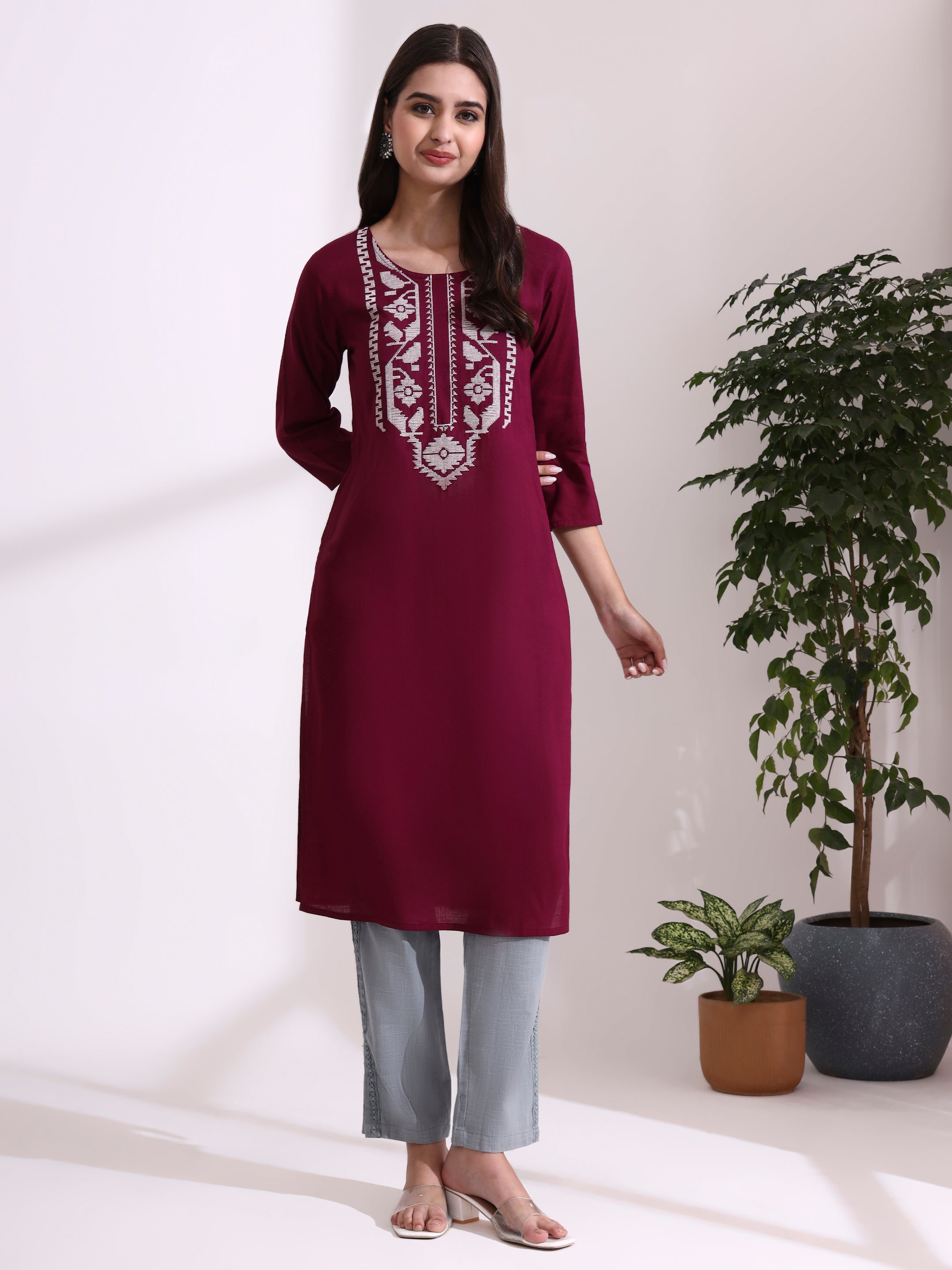 Floral Embroidered Straight Kurta