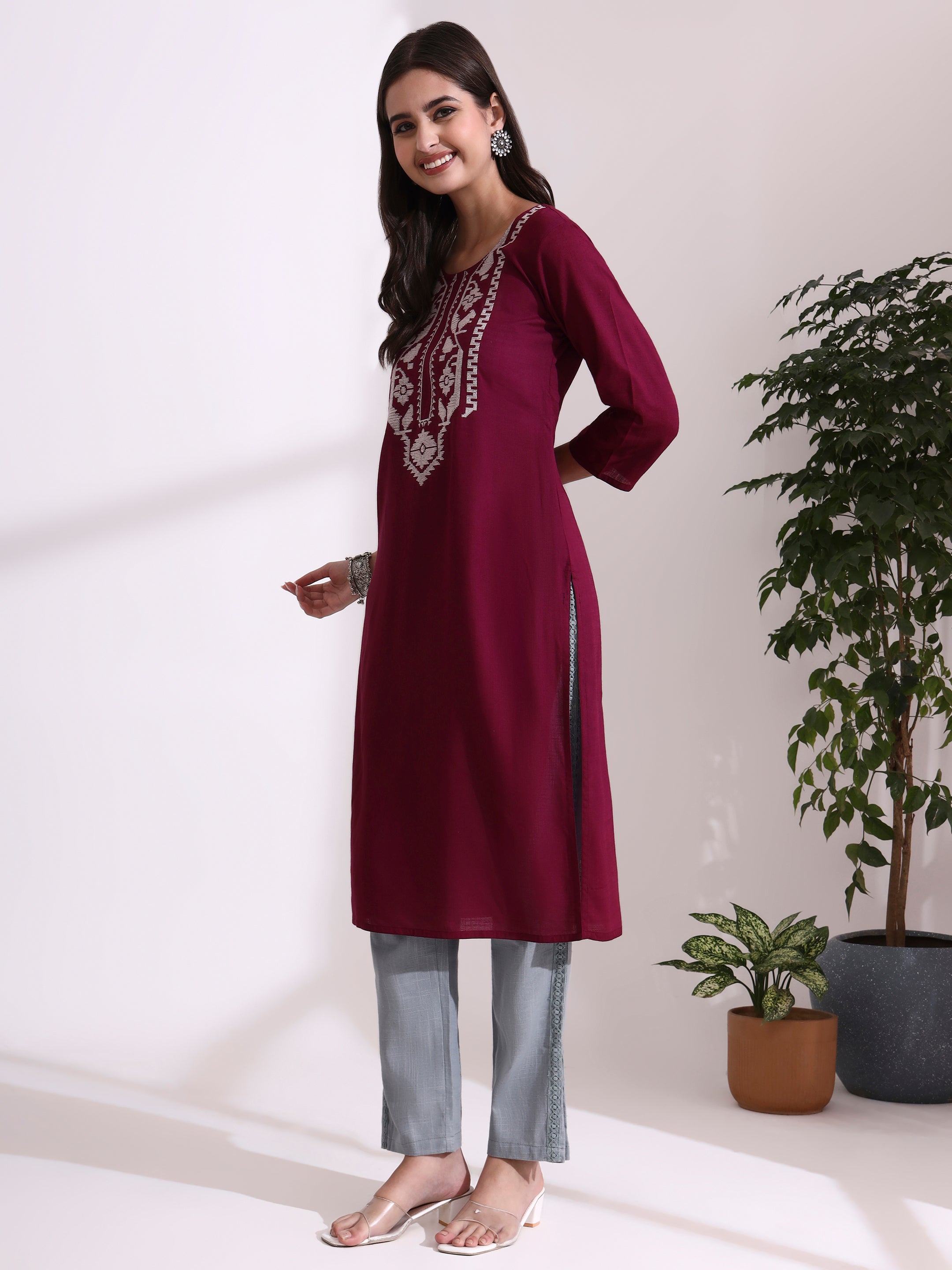 Floral Embroidered Straight Kurta