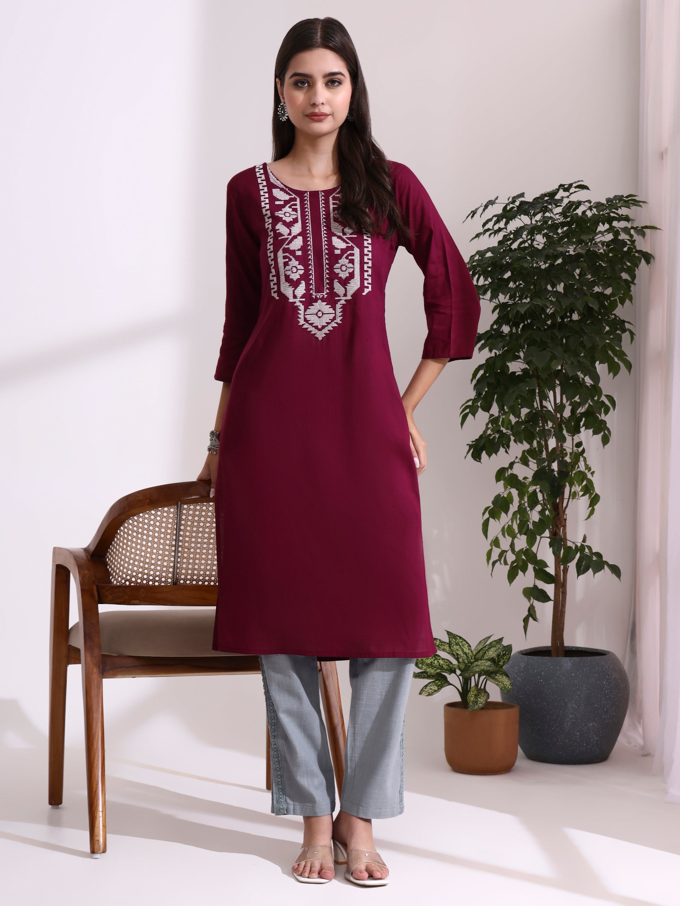 Floral Embroidered Straight Kurta