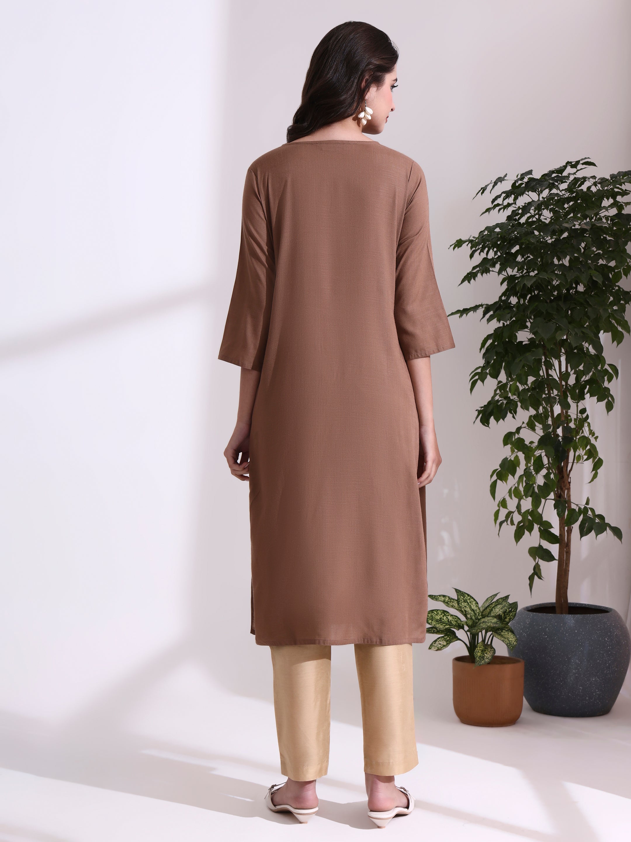 Floral Embroidered Straight Kurta