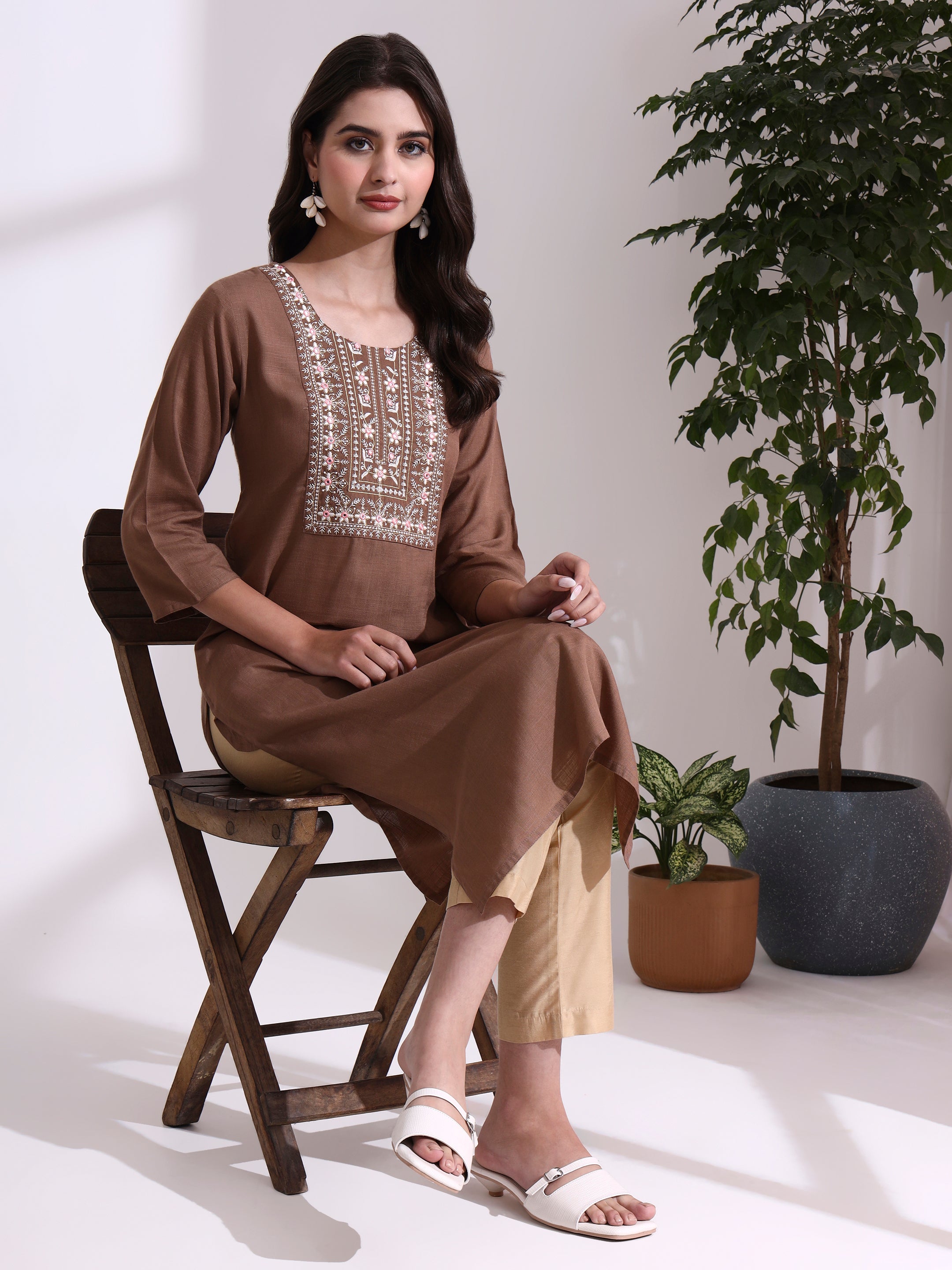 Floral Embroidered Straight Kurta