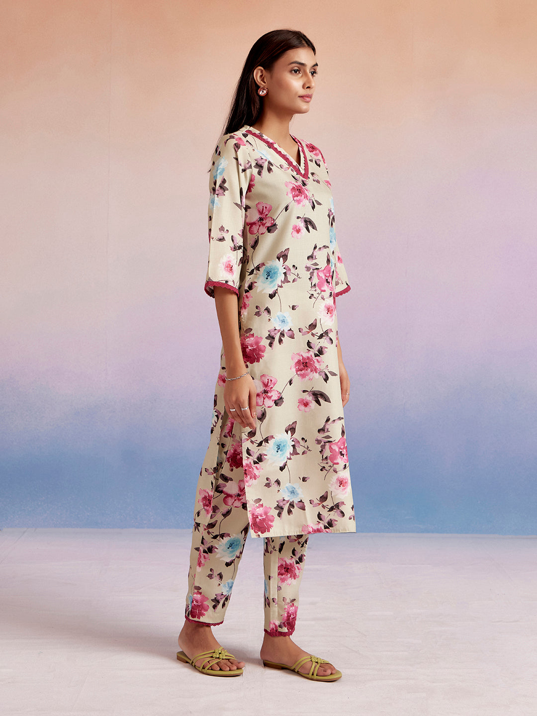 FLORAL STRAIGHT KURTA WITH PANT