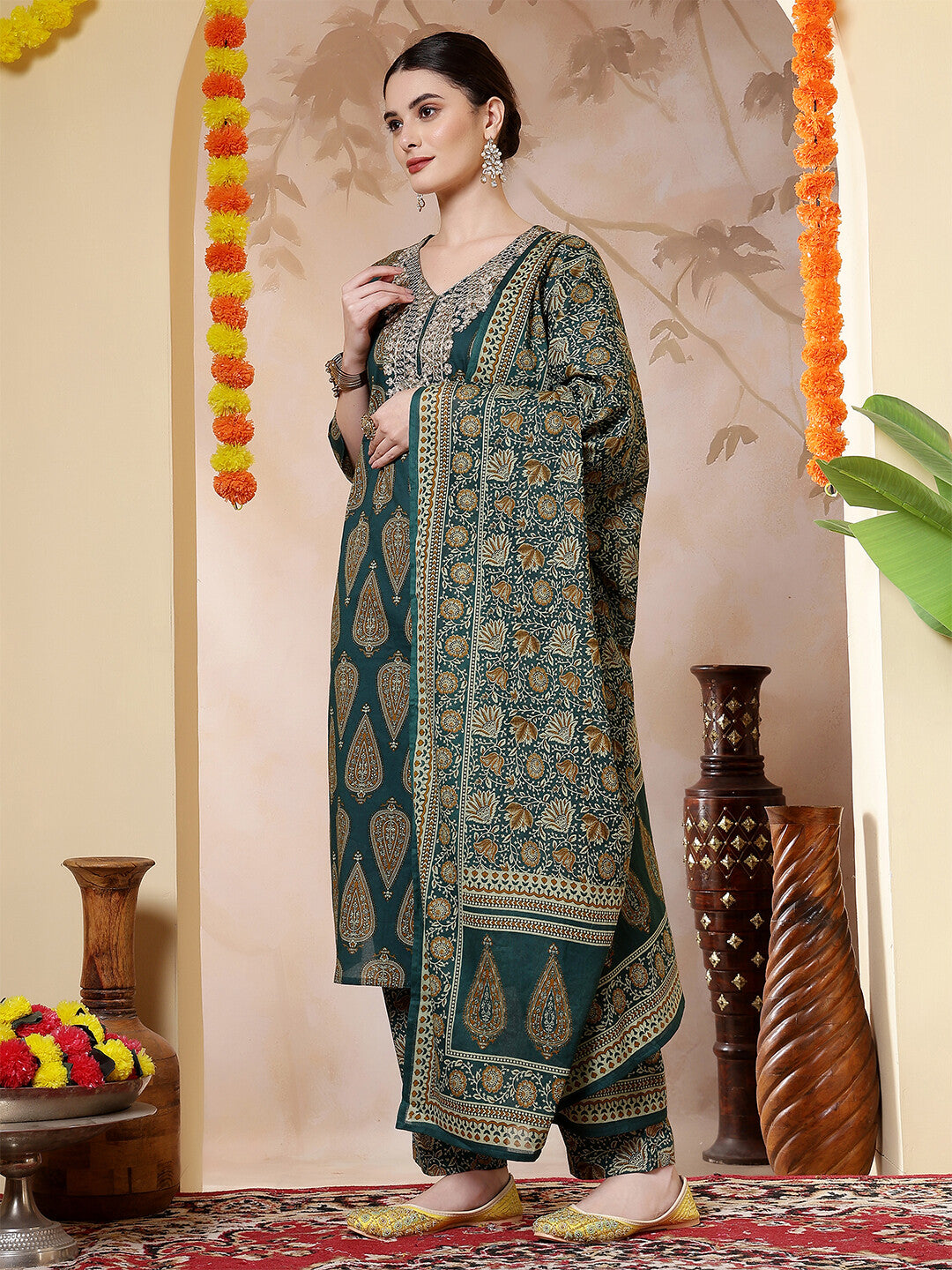 Floral Embroidered Straight Pure Cotton Kurta & Trousers Sets