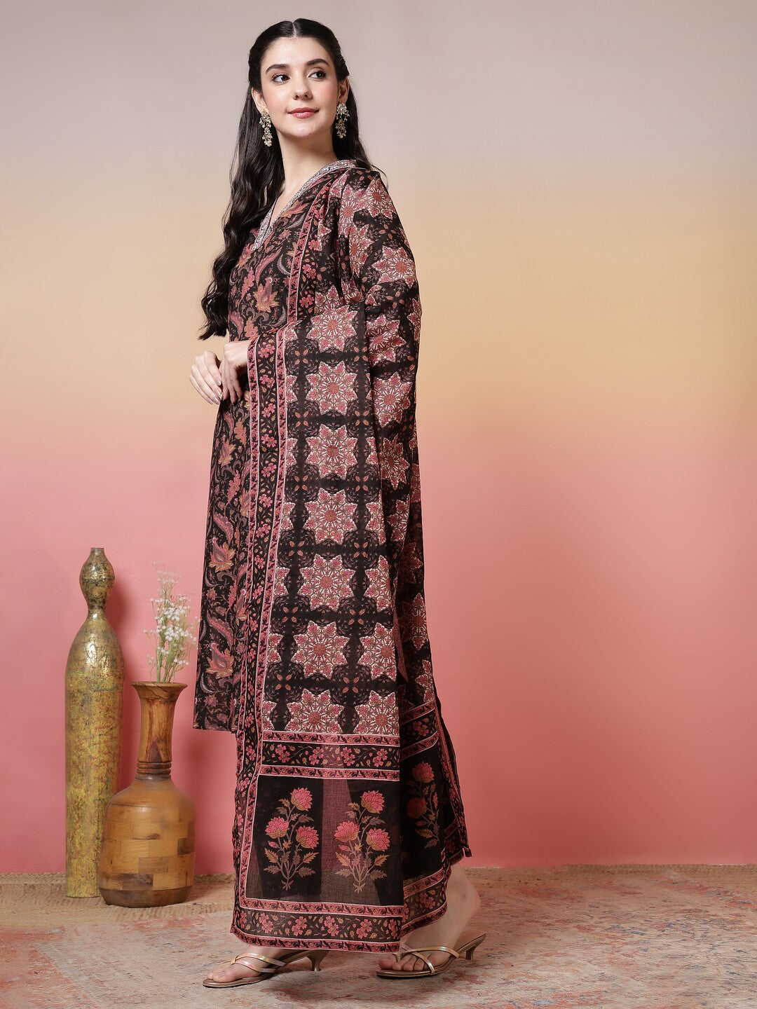 Floral Embroidered Straight Pure Cotton Kurta & Trousers Sets