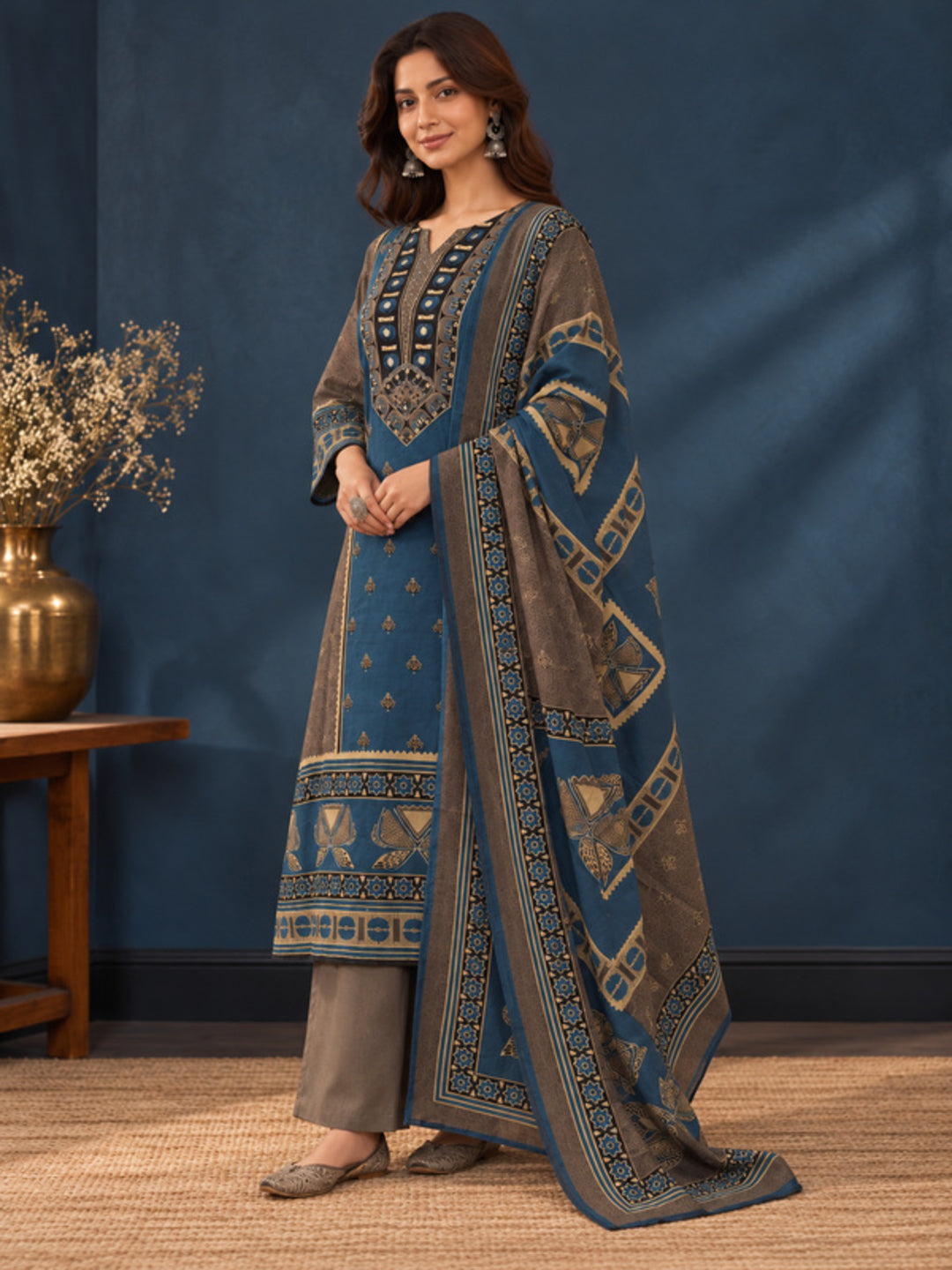 Floral Embroidered Straight Pure Cotton Kurta & Trousers Sets