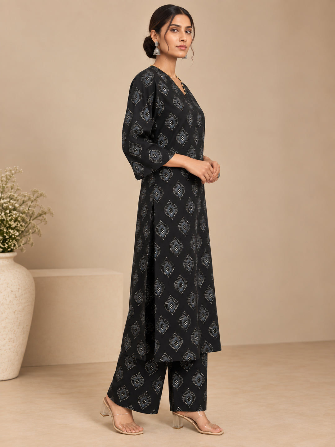Floral Printed Straight Kurta & Trousers Sets