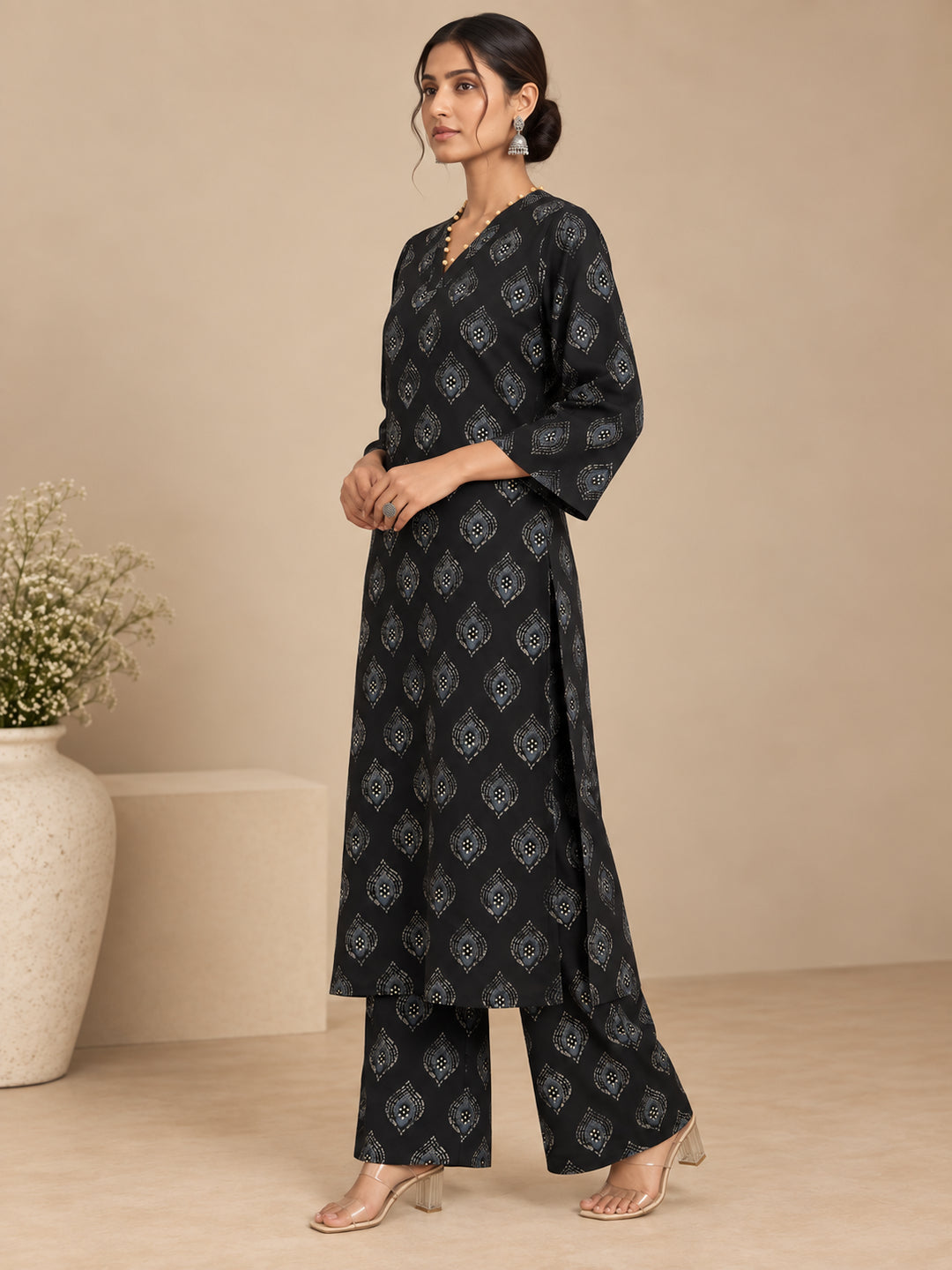 Floral Printed Straight Kurta & Trousers Sets