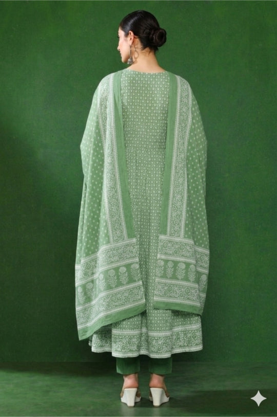 Floral Embroidered Straight Cotton Blend Kurta & Trousers Sets