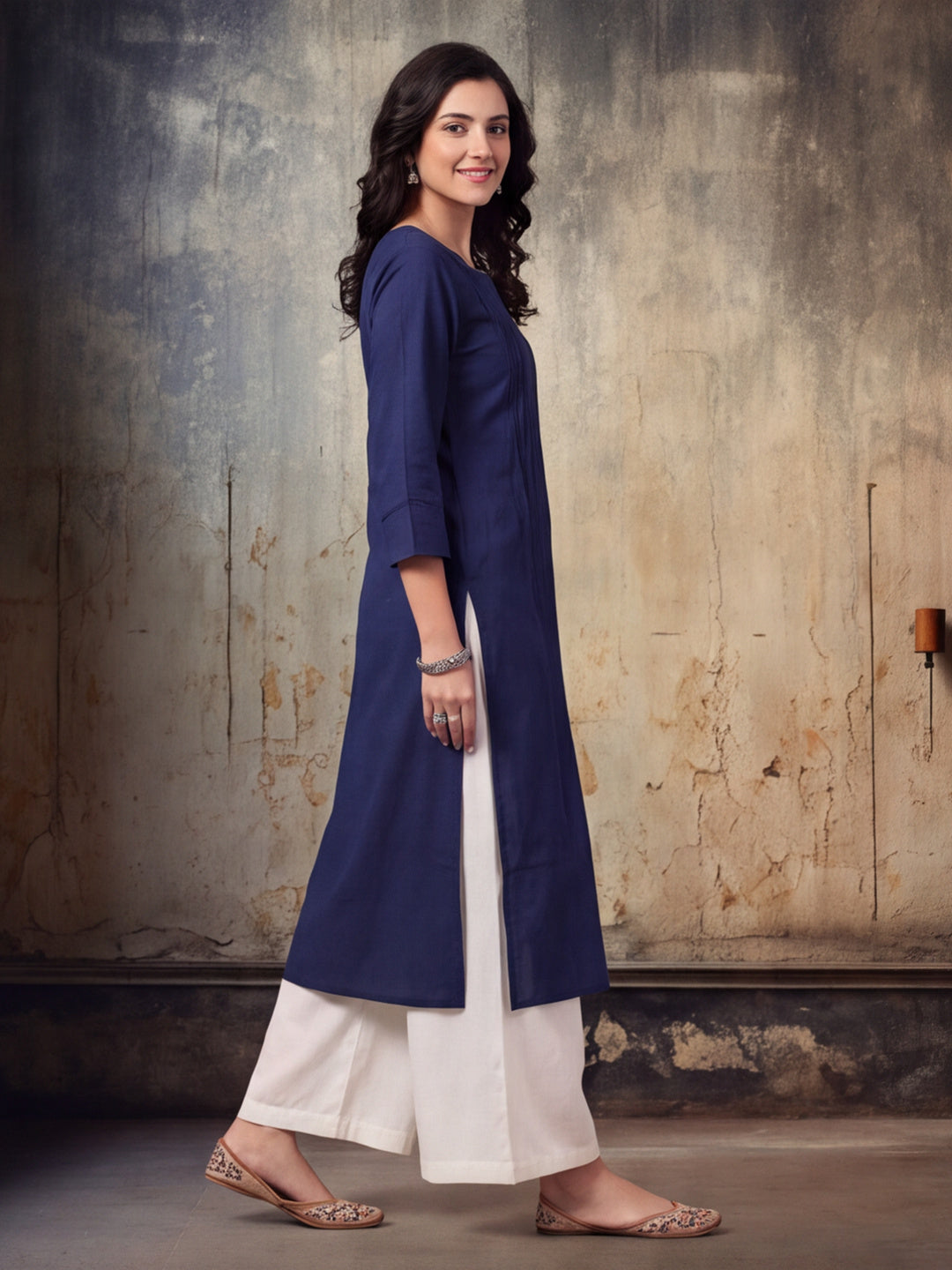 Women Keyhole Solid Staright Three Fourth Sleeve Pure Cotton Kurta