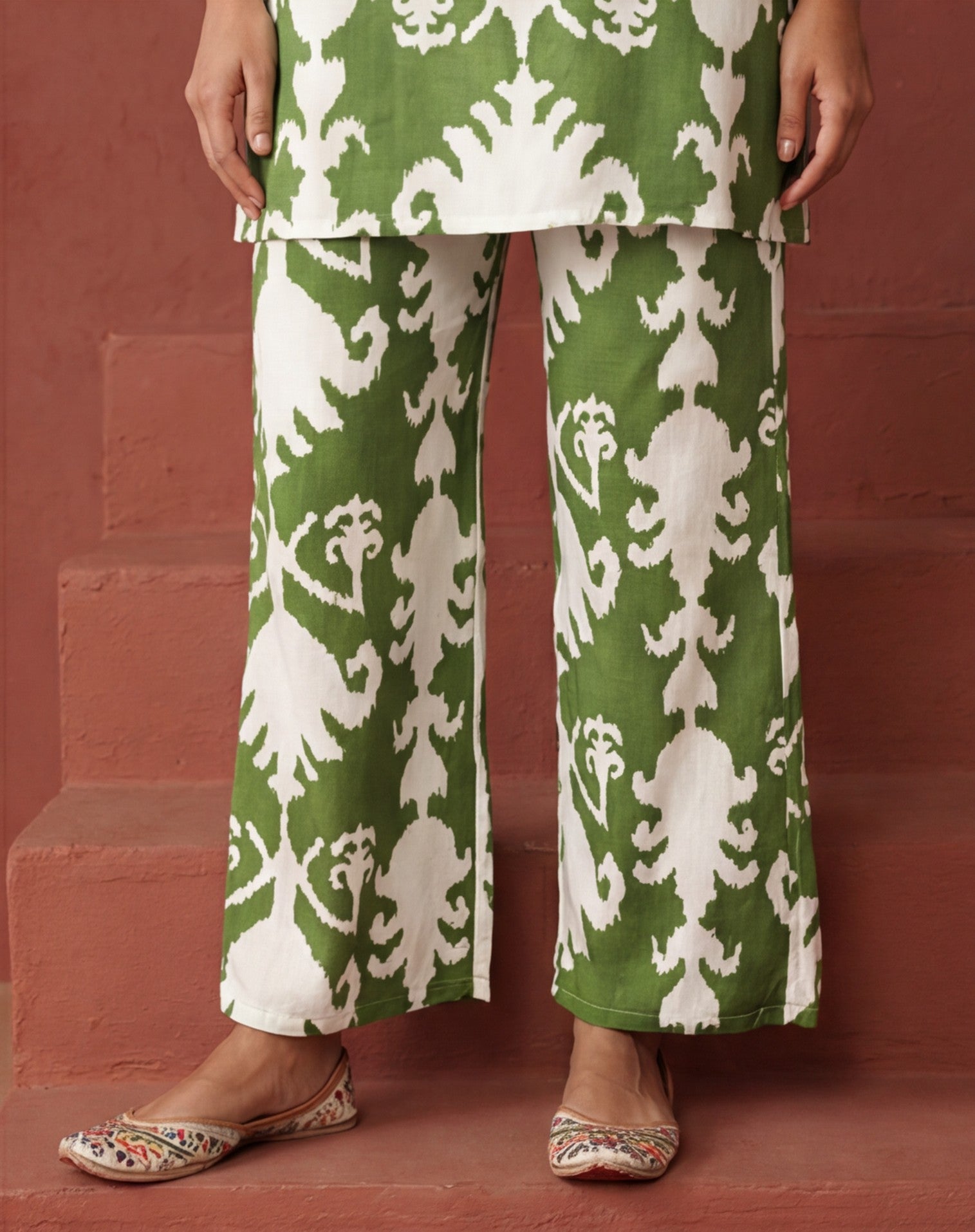Floral Printed Straight Kurta & Trousers Sets