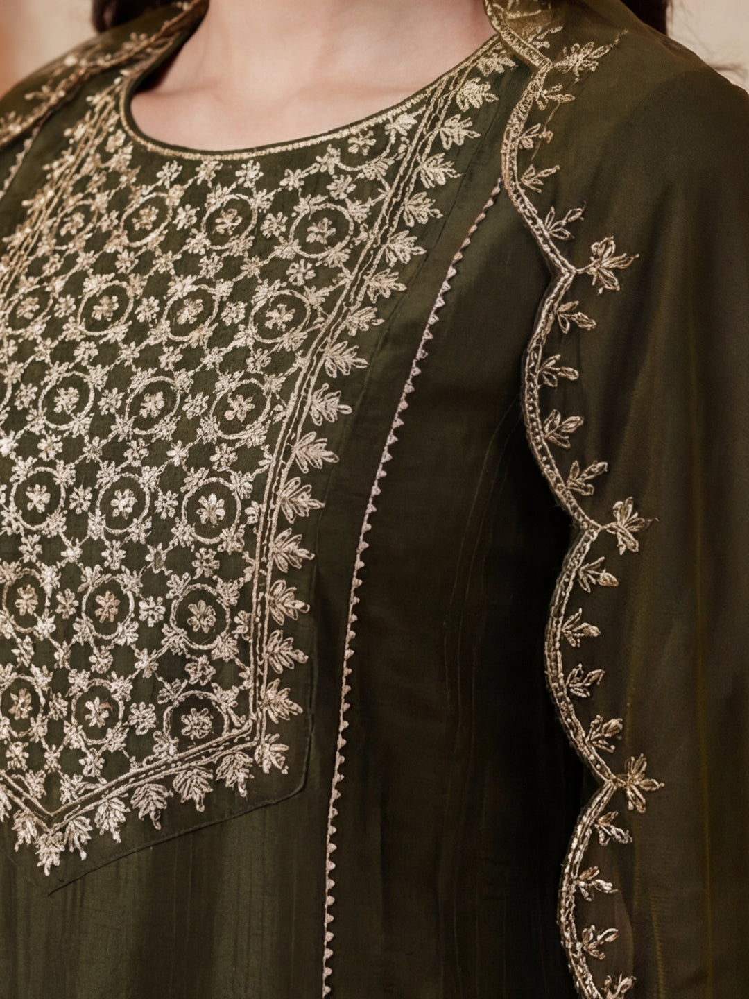 Ethnic Motifs Embroidered Straight Kurta & Trousers Sets