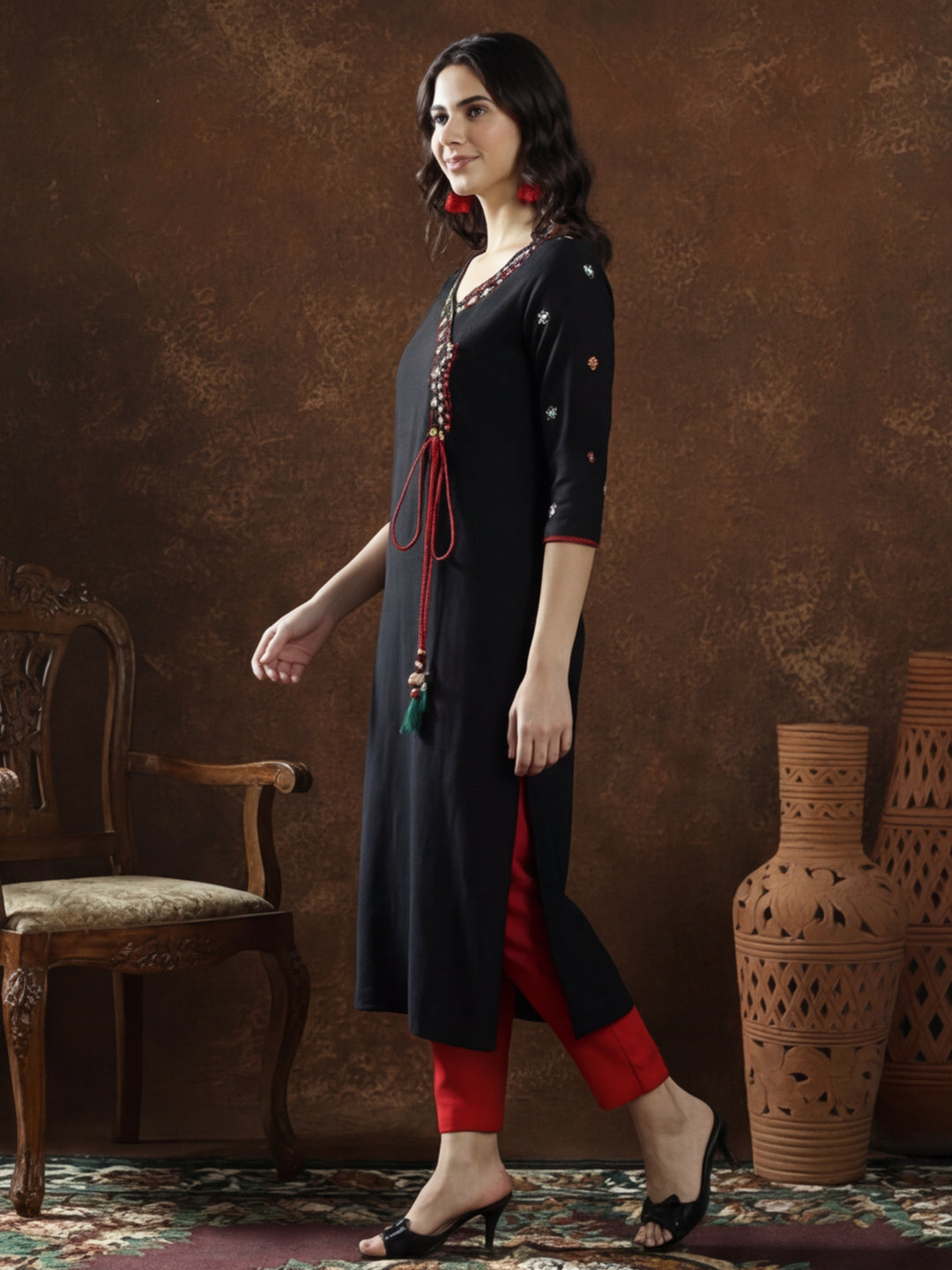 Floral Embroidered Straight Kurta