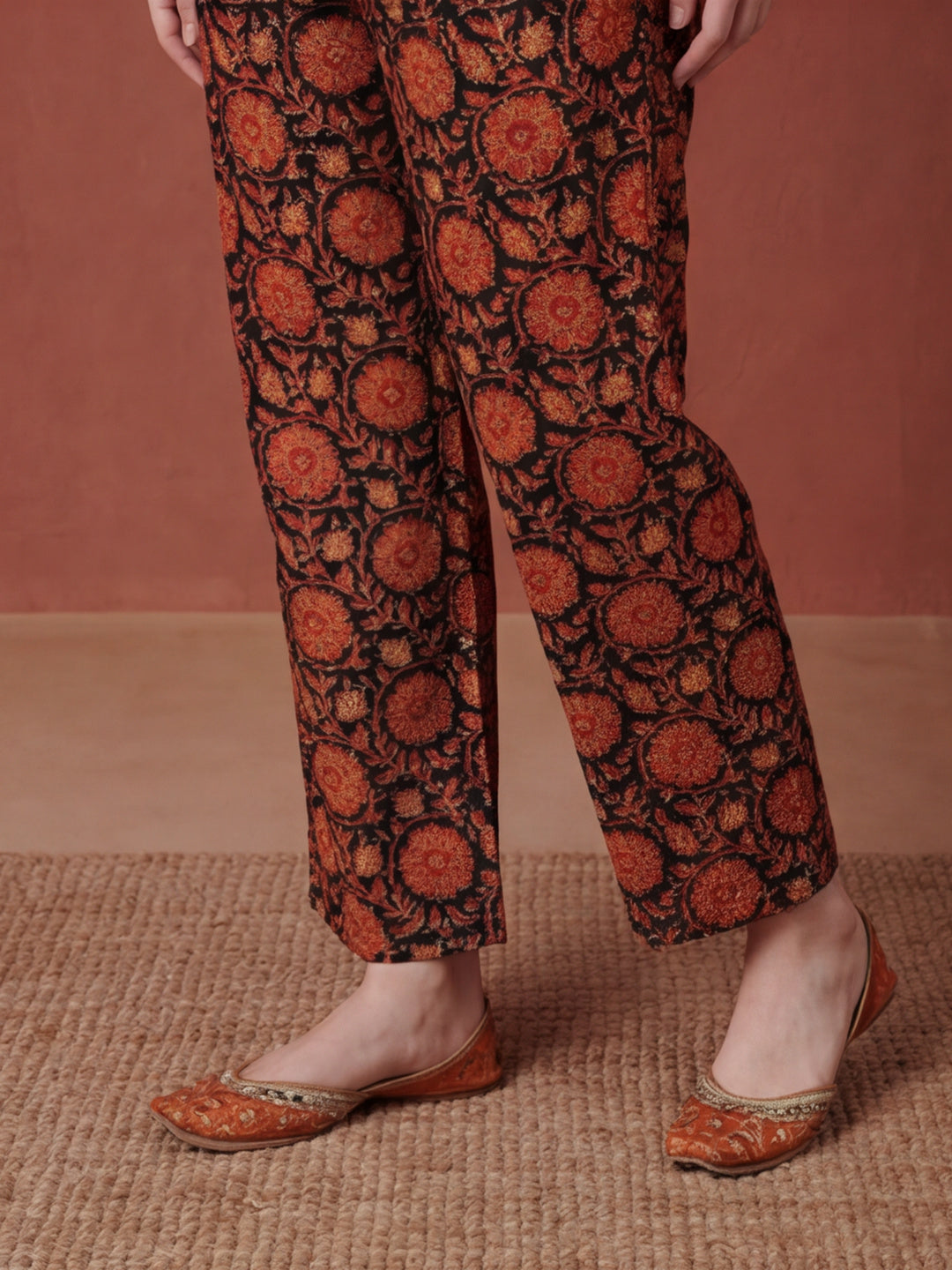 Ethnic Print Straight Cotton Short Kurta with Pyjamas