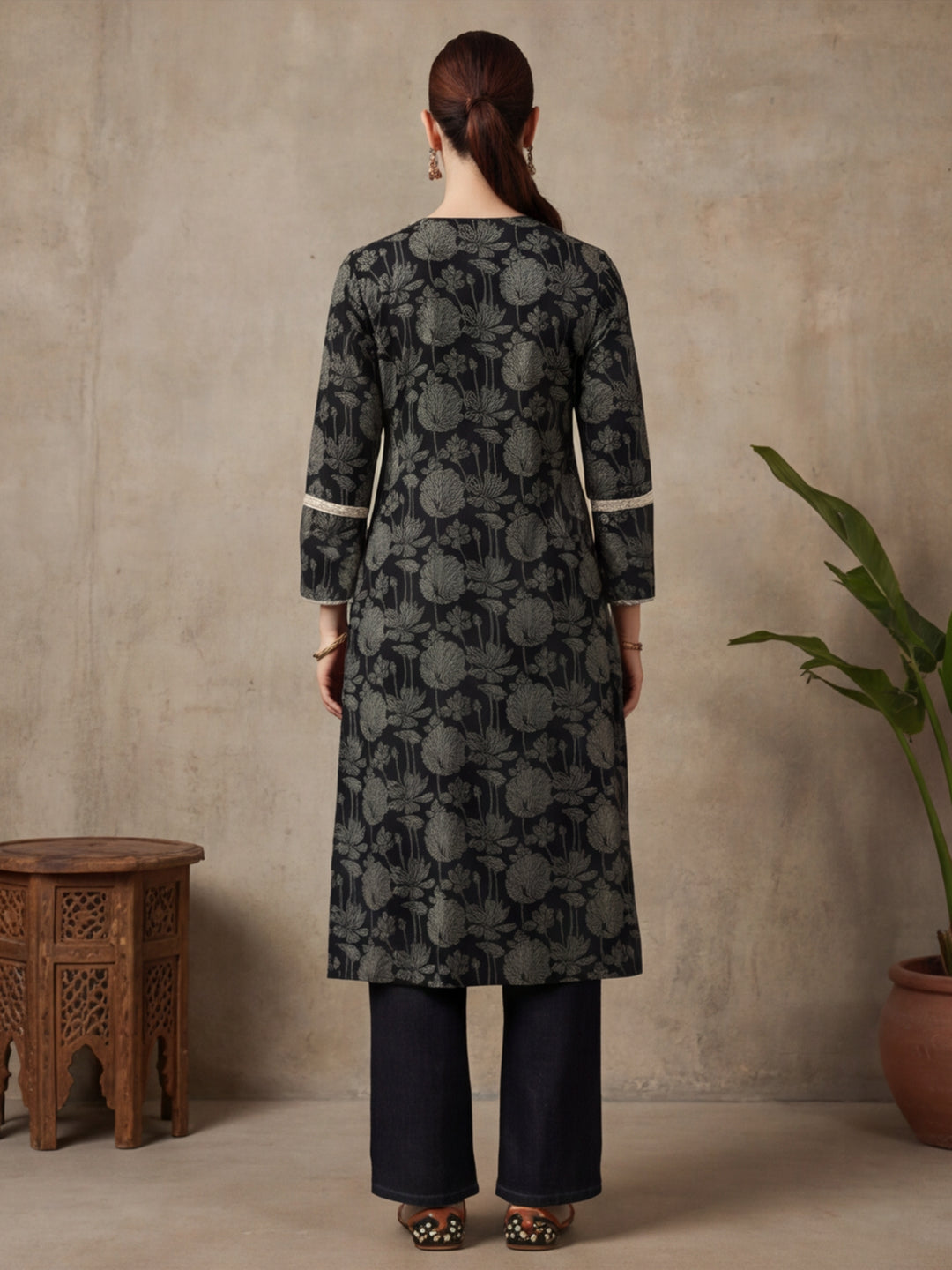 Floral Embroidered Straight Pure Cotton Kurta