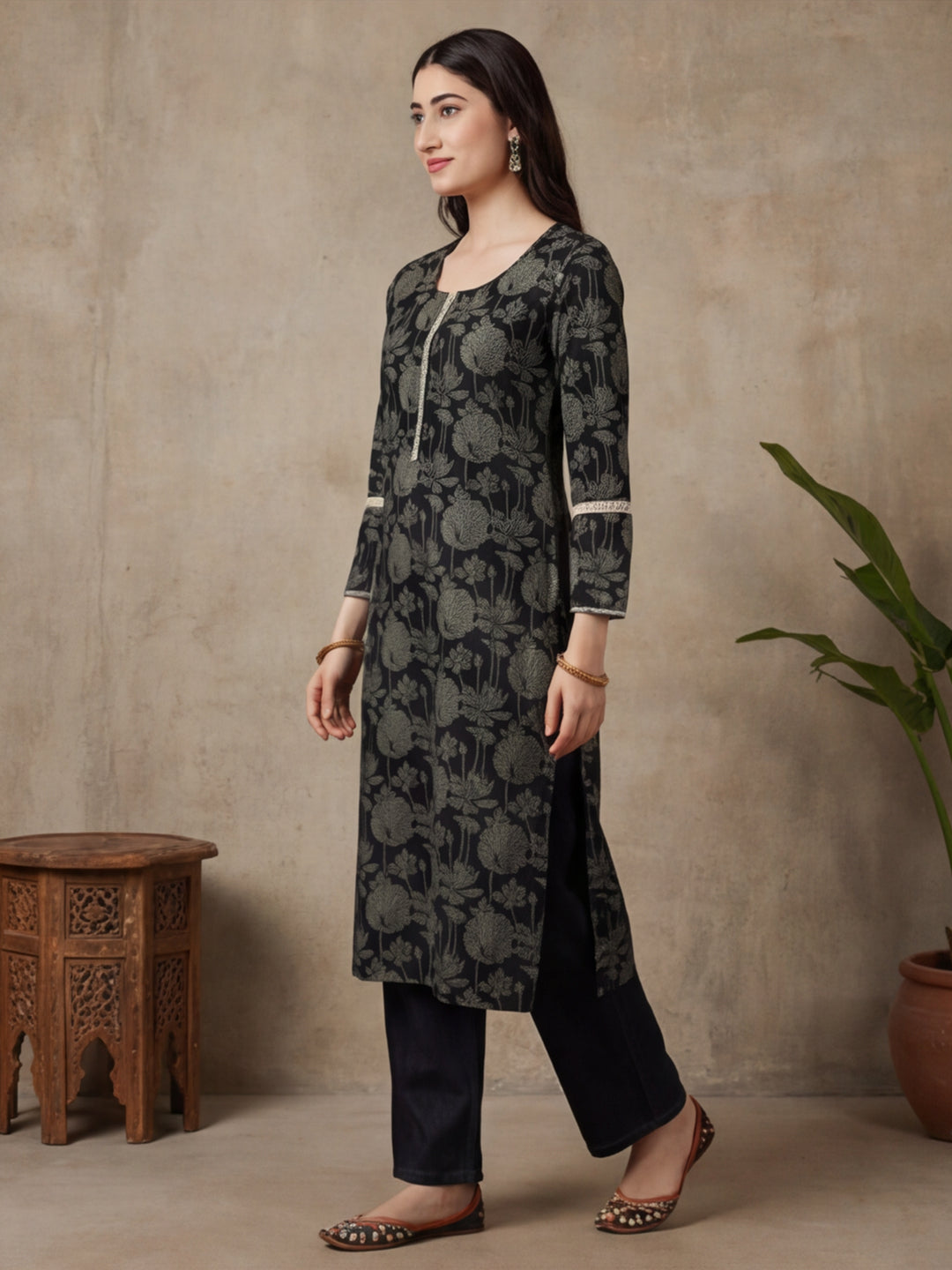 Floral Embroidered Straight Pure Cotton Kurta