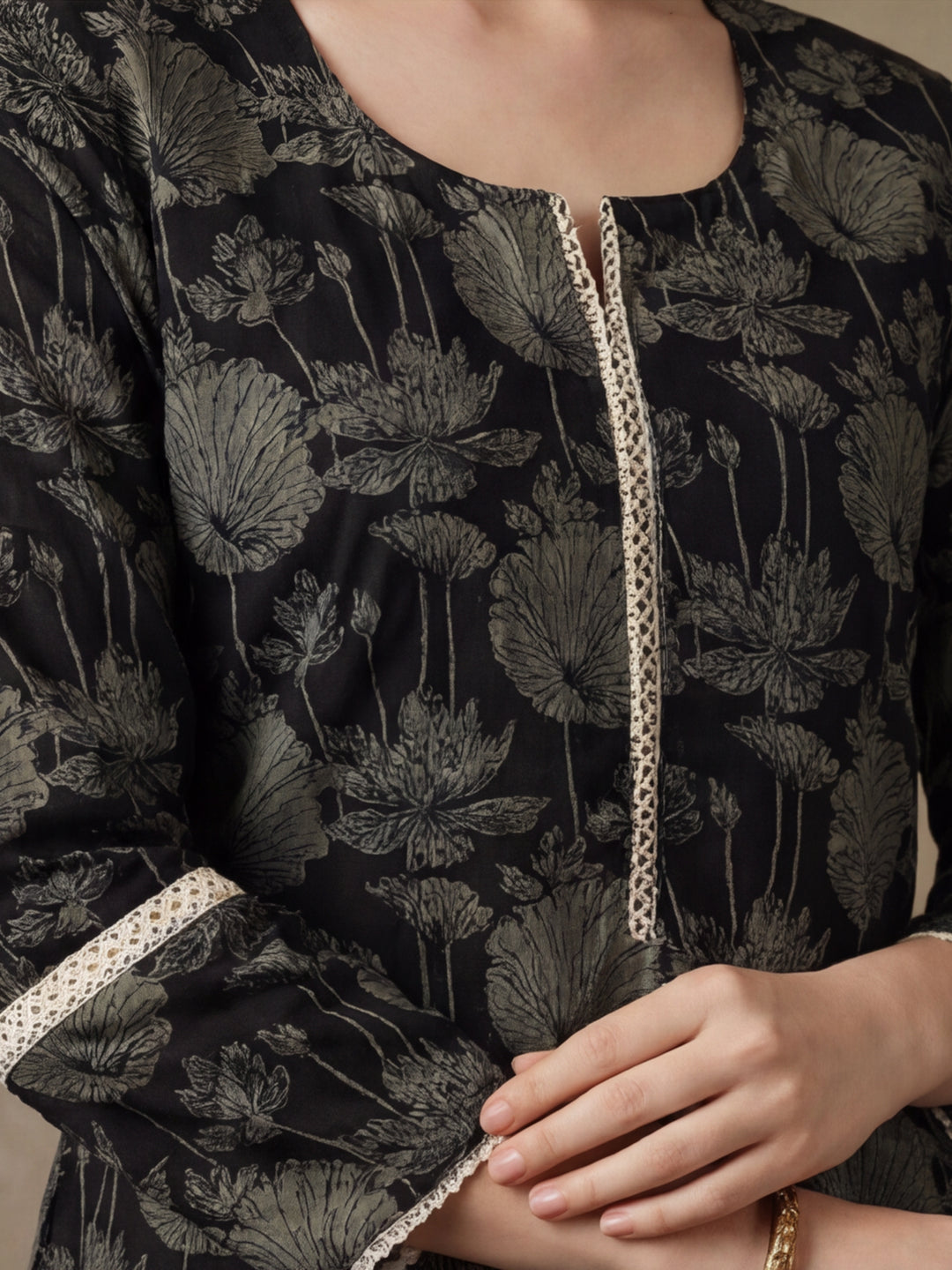 Floral Embroidered Straight Pure Cotton Kurta