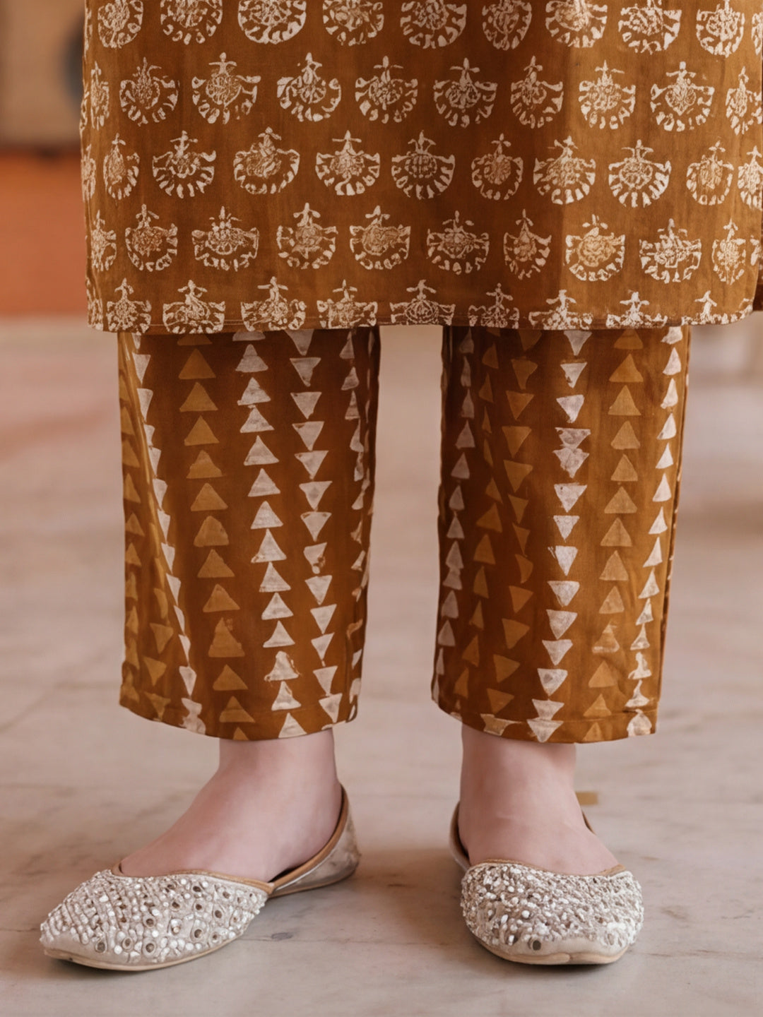 Floral Printed Gotta Patti Pure Cotton Kurta With Pant & Chiffon Dupatta