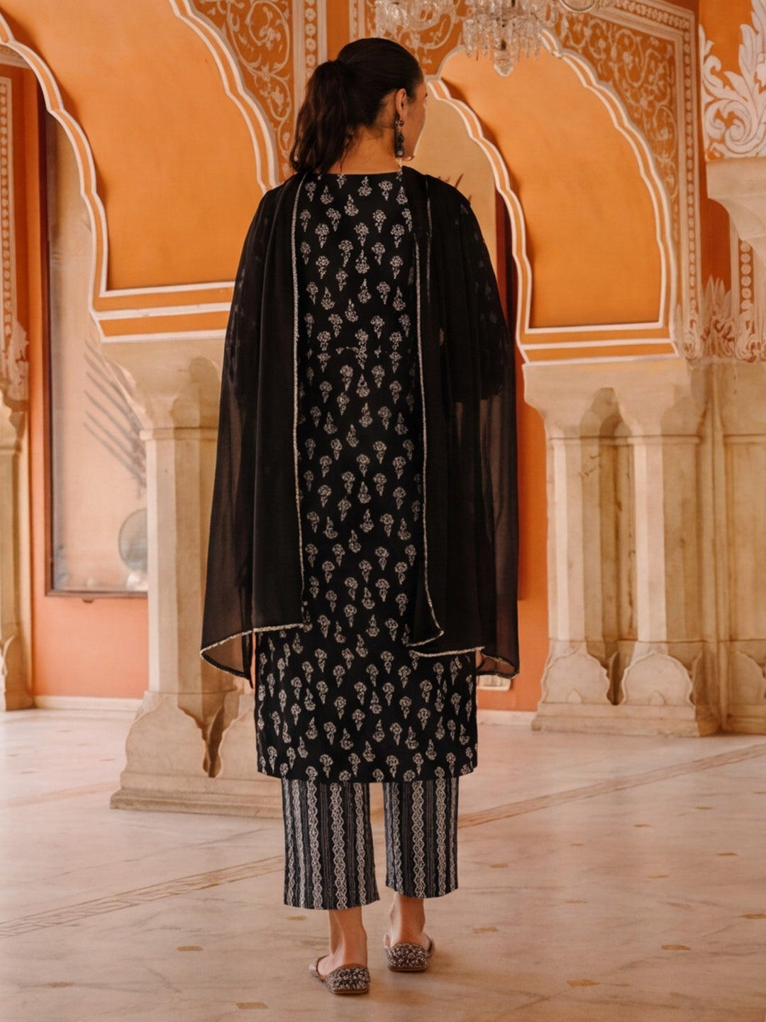 Floral Printed Straight Pure Cotton Kurta & Trousers Sets