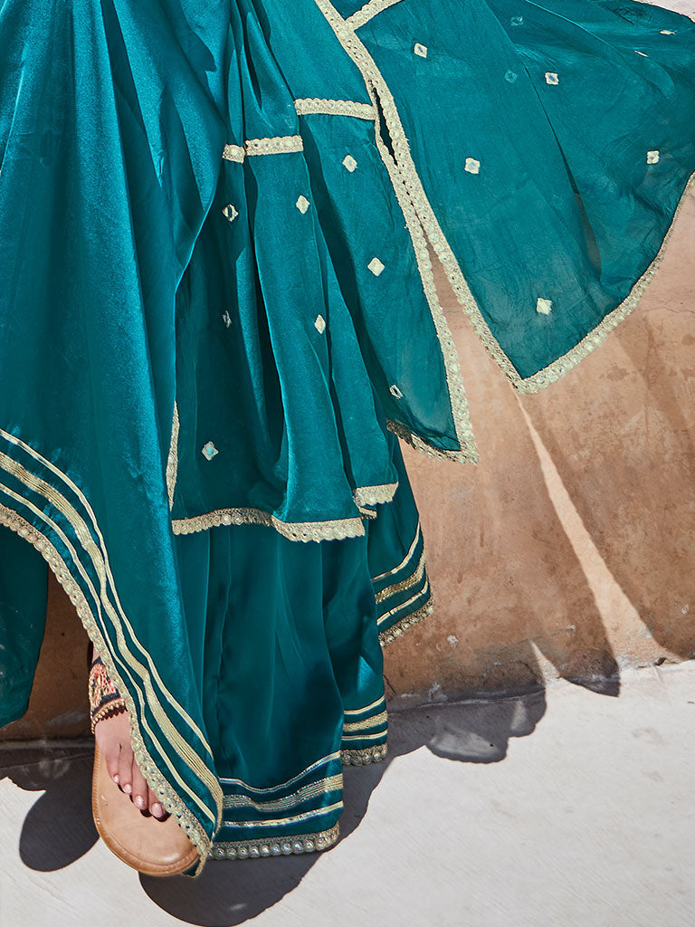 Rama Green Zardosi Embroidered Silk Long Kurta Paired With Embrodiered Organza Dupatta