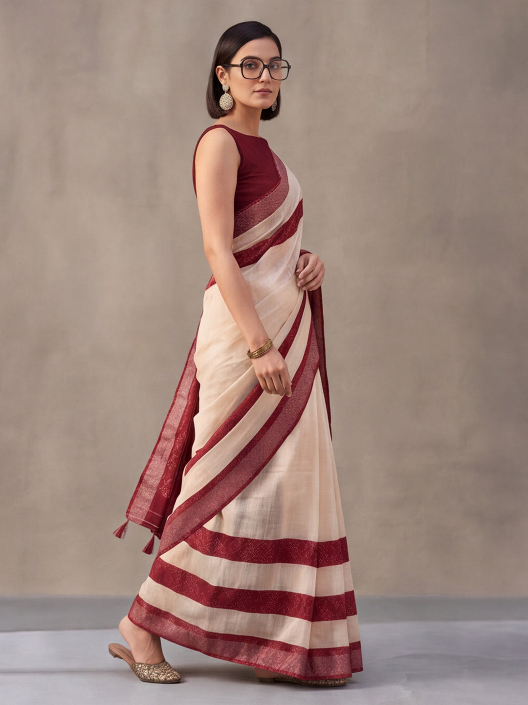 Jaipur Kurti Women Off White Digital Printed Saree With Tasselled Border