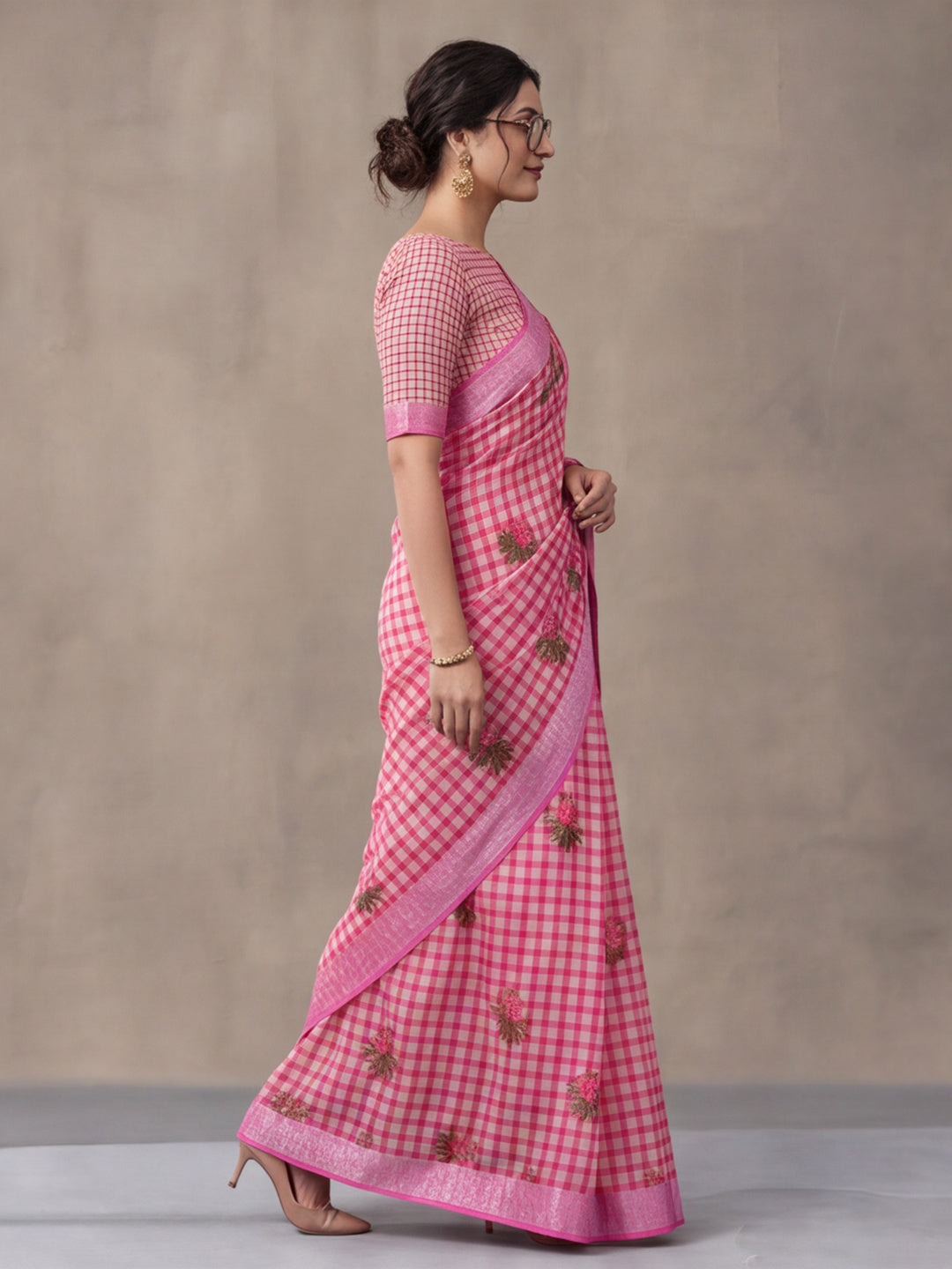 Jaipur Kurti Women Baby Pink Digital Printed Saree With Tasselled Border