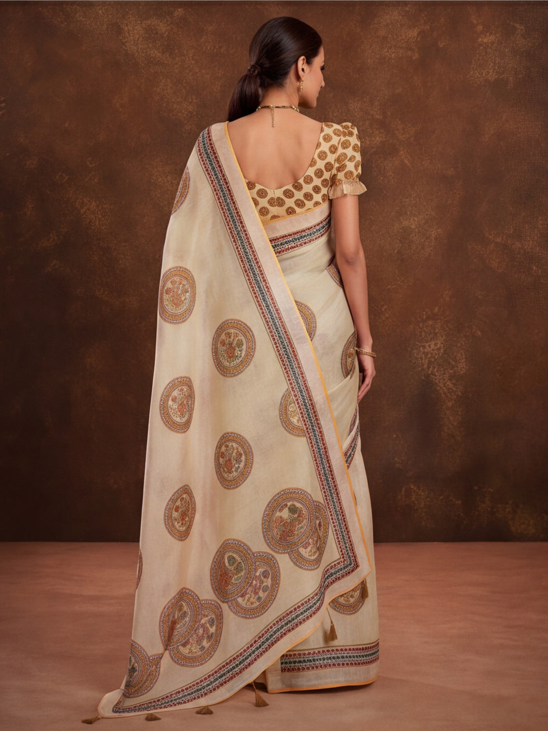 Jaipur Kurti Women Beige Digital Printed Saree With Tasselled Border