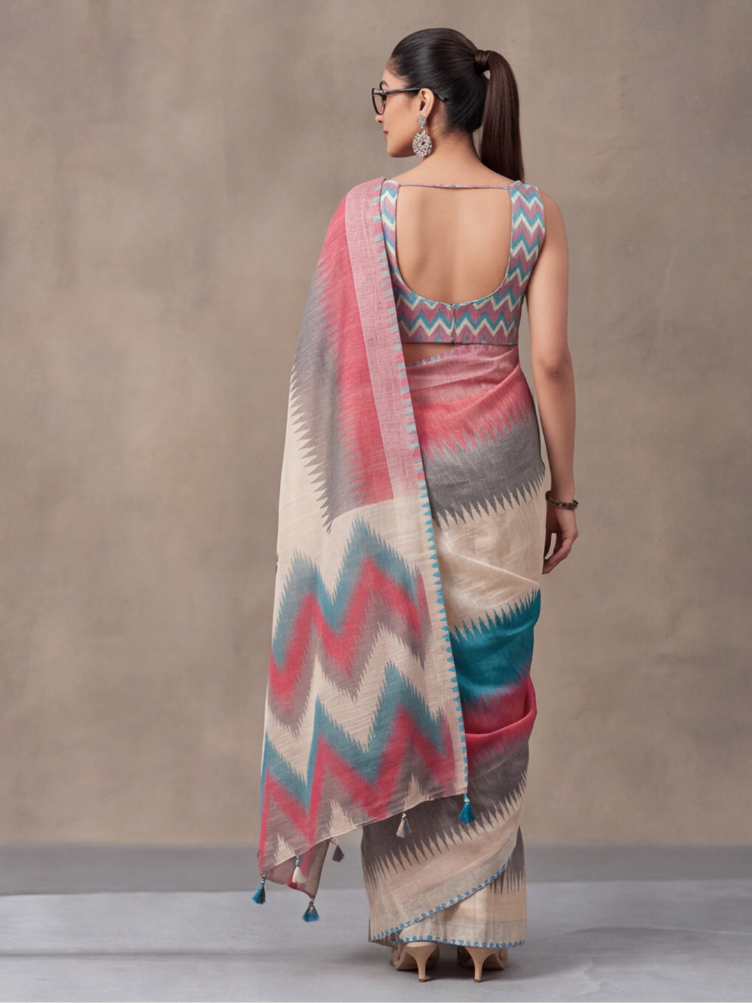 Jaipur Kurti Women Multi Digital Printed Saree With Tasselled Border