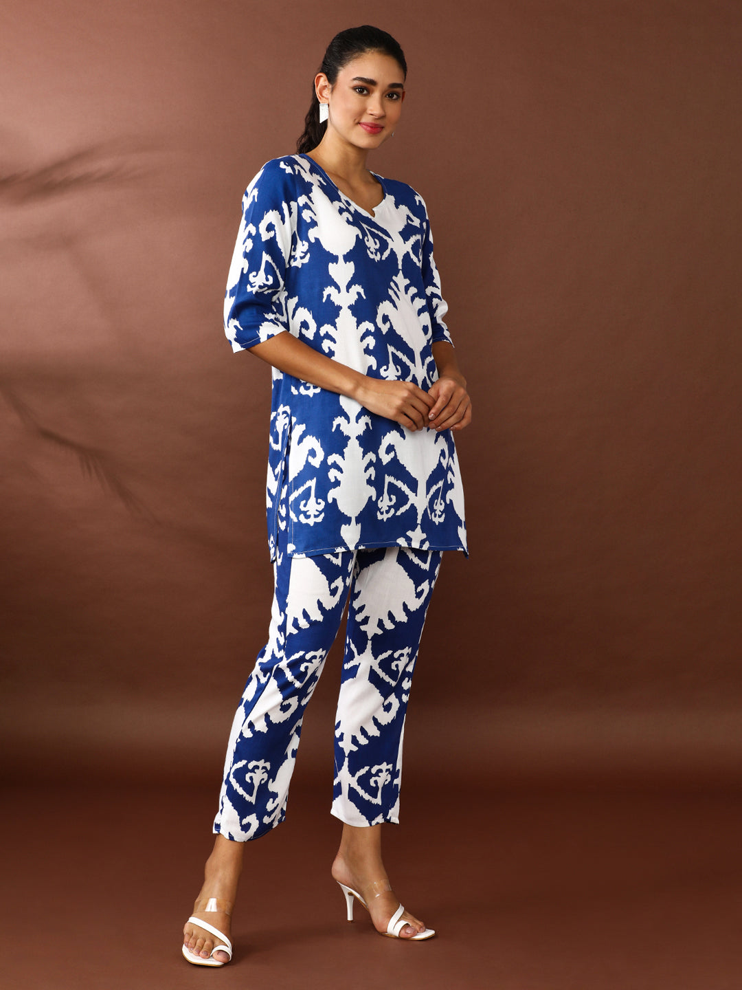 Floral Printed Straight Kurta & Trousers Sets