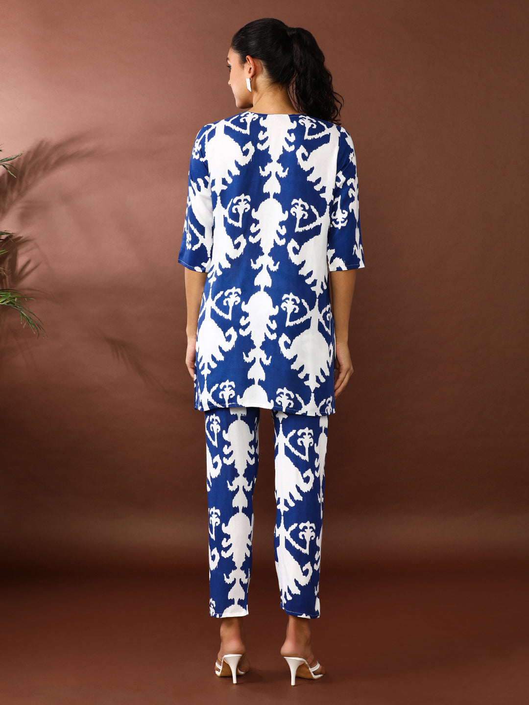 Floral Printed Straight Kurta & Trousers Sets