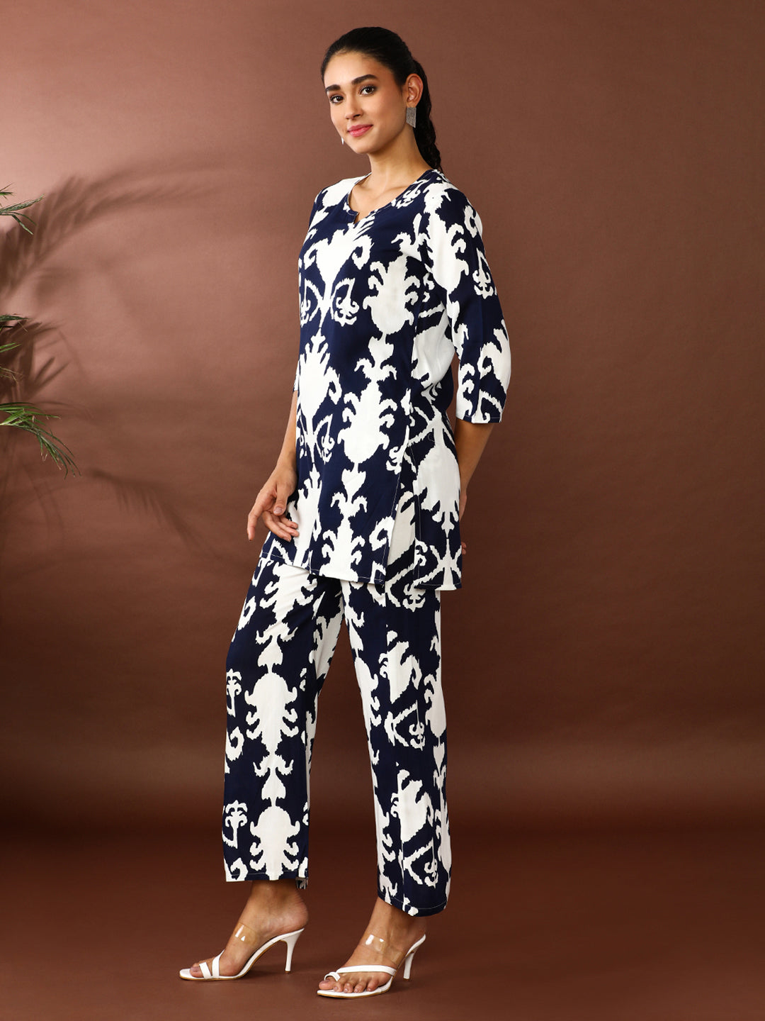 Floral Printed Straight Kurta & Trousers Sets