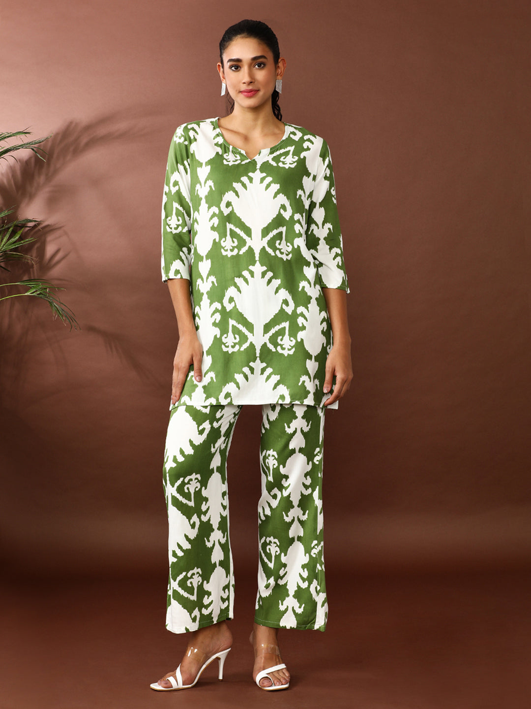 Floral Printed Straight Kurta & Trousers Sets