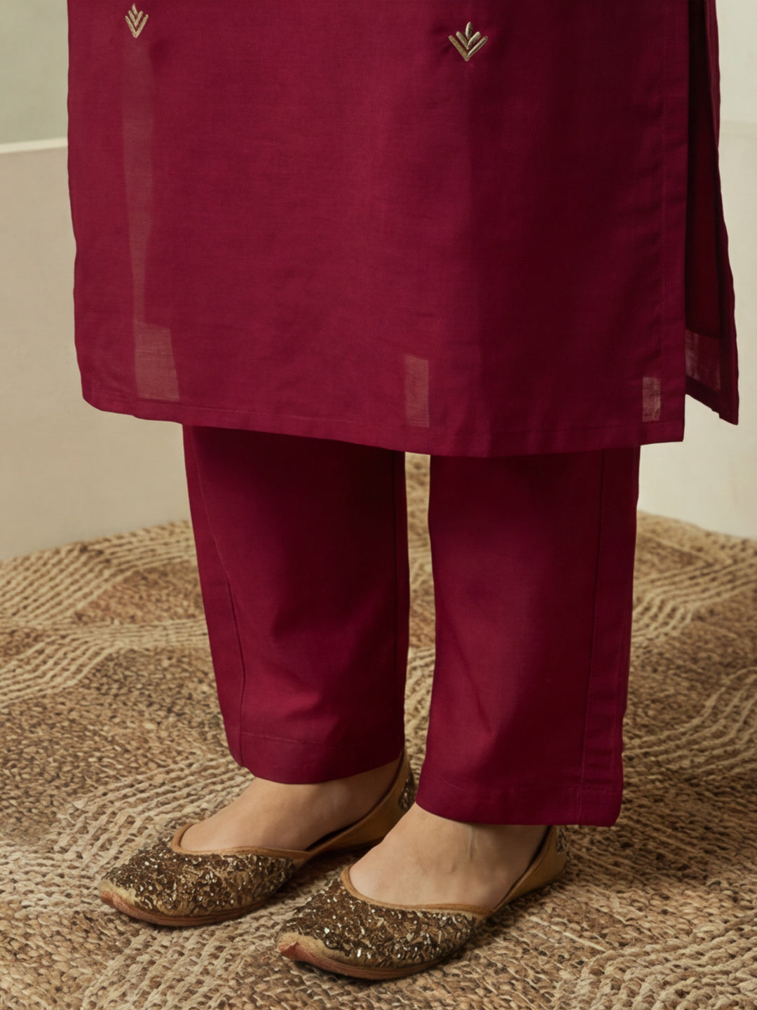 Embroidered Silk Blend Kurta pant & Organza Dupatta Set For Women