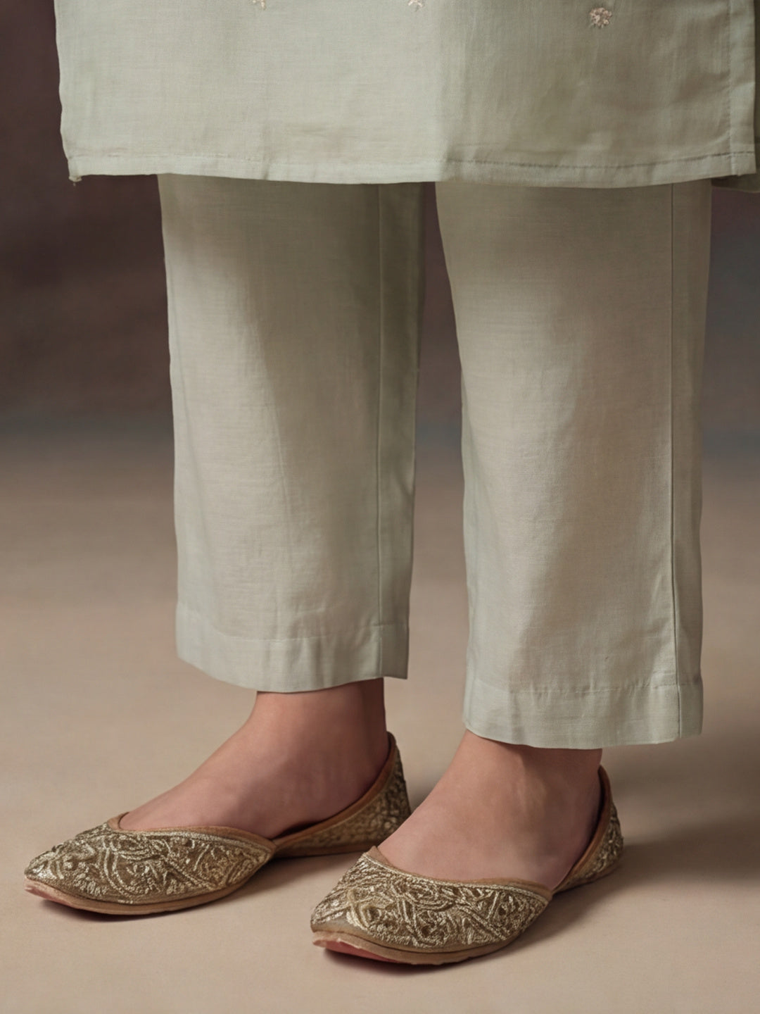 Embroidered Silk Blend Kurta pant & Organza Dupatta Set For Women