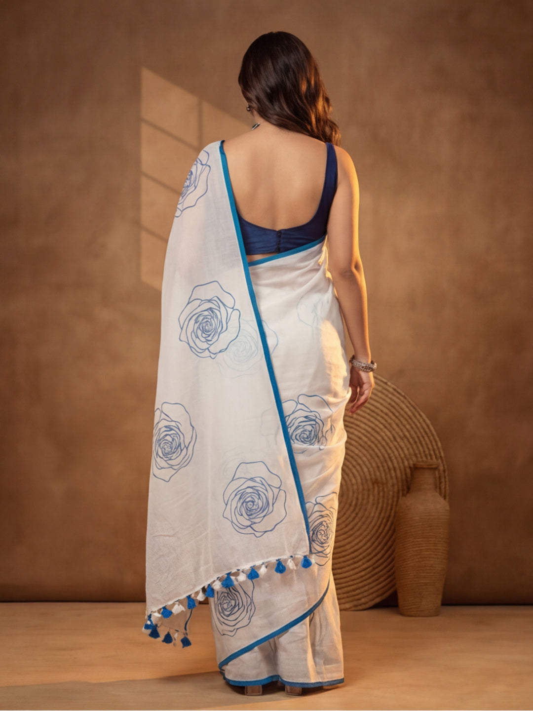 Floral Linen Blend Saree with Unstiched Blouse